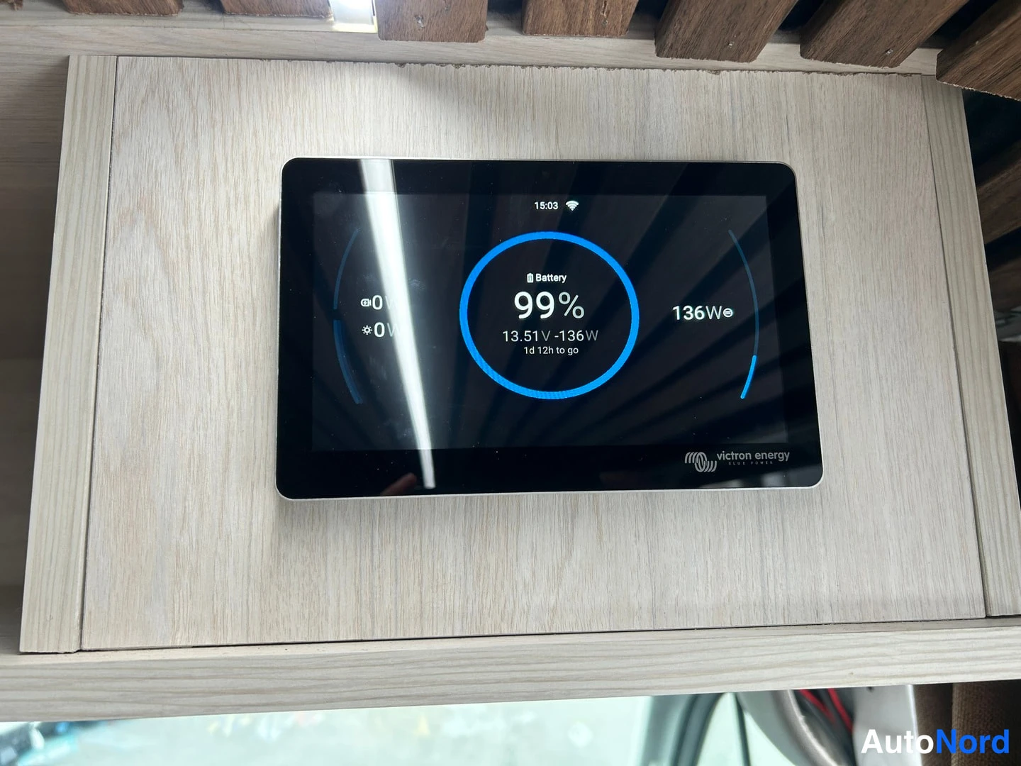 Vit Volkswagen Crafter 2019, detalj, bild 12