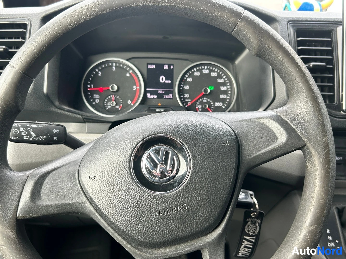 Vit Volkswagen Crafter 2019, detalj, bild 10