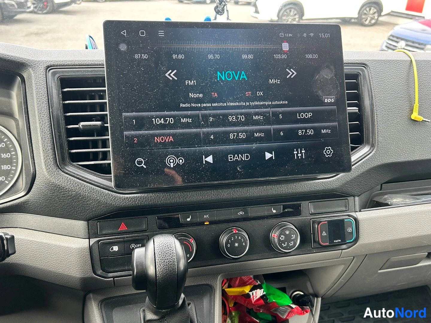 Vit Volkswagen Crafter 2019, detalj, bild 11