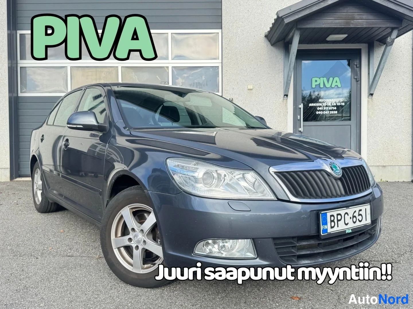 Harmaa Skoda Octavia 2011, etuviisto, keula oikealle, kuva 4