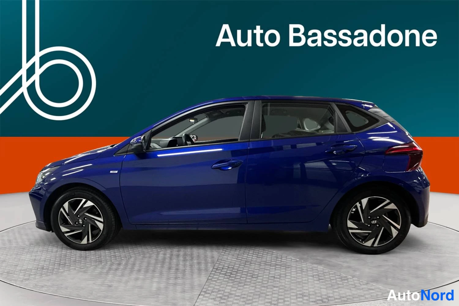 Sininen Hyundai I20 2023, sivulta, kuva 5