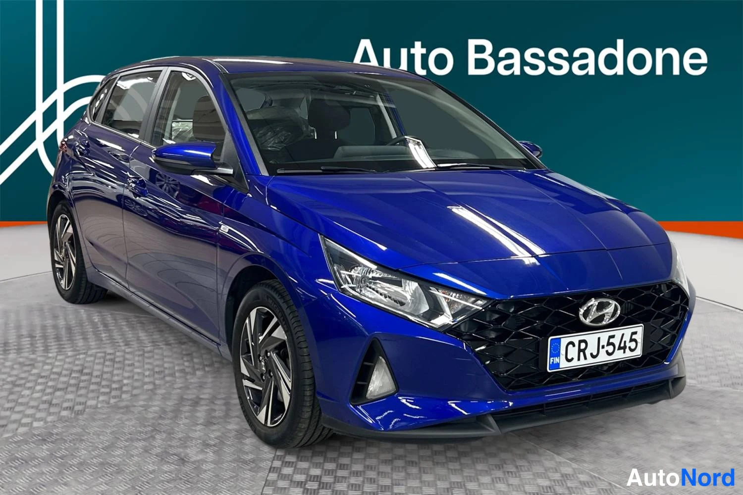 Sininen Hyundai I20 2023, etuviisto, keula oikealle, kuva 2