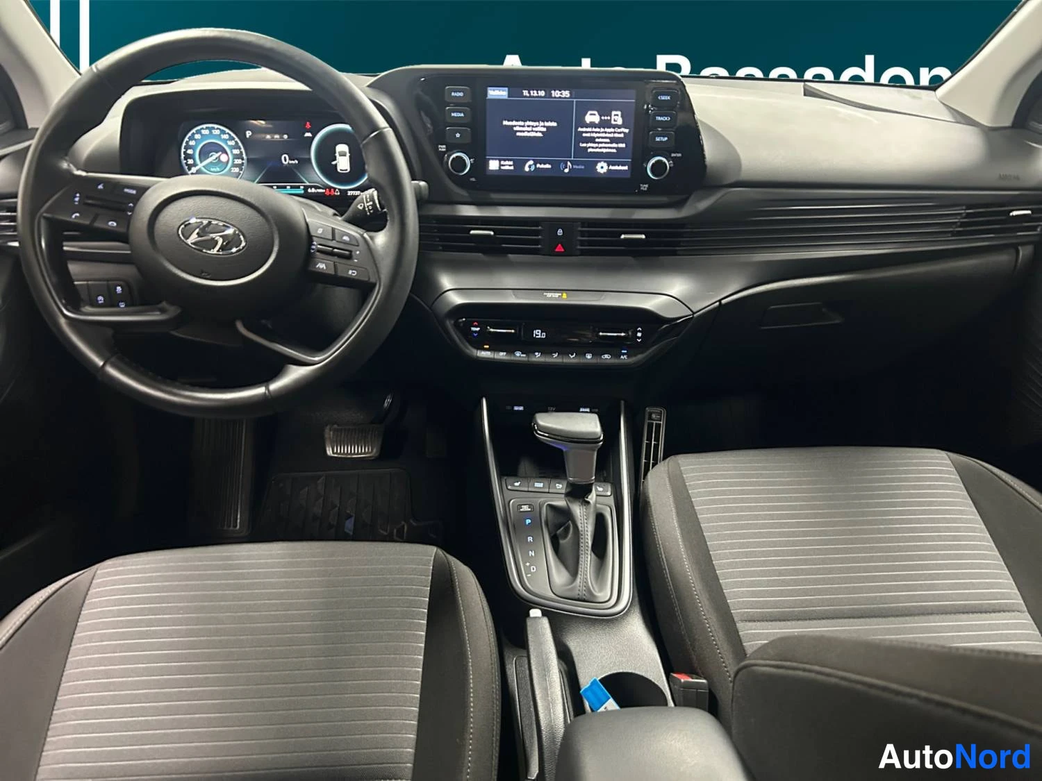 Sininen Hyundai I20 2023, ohjaamo, kuva 11