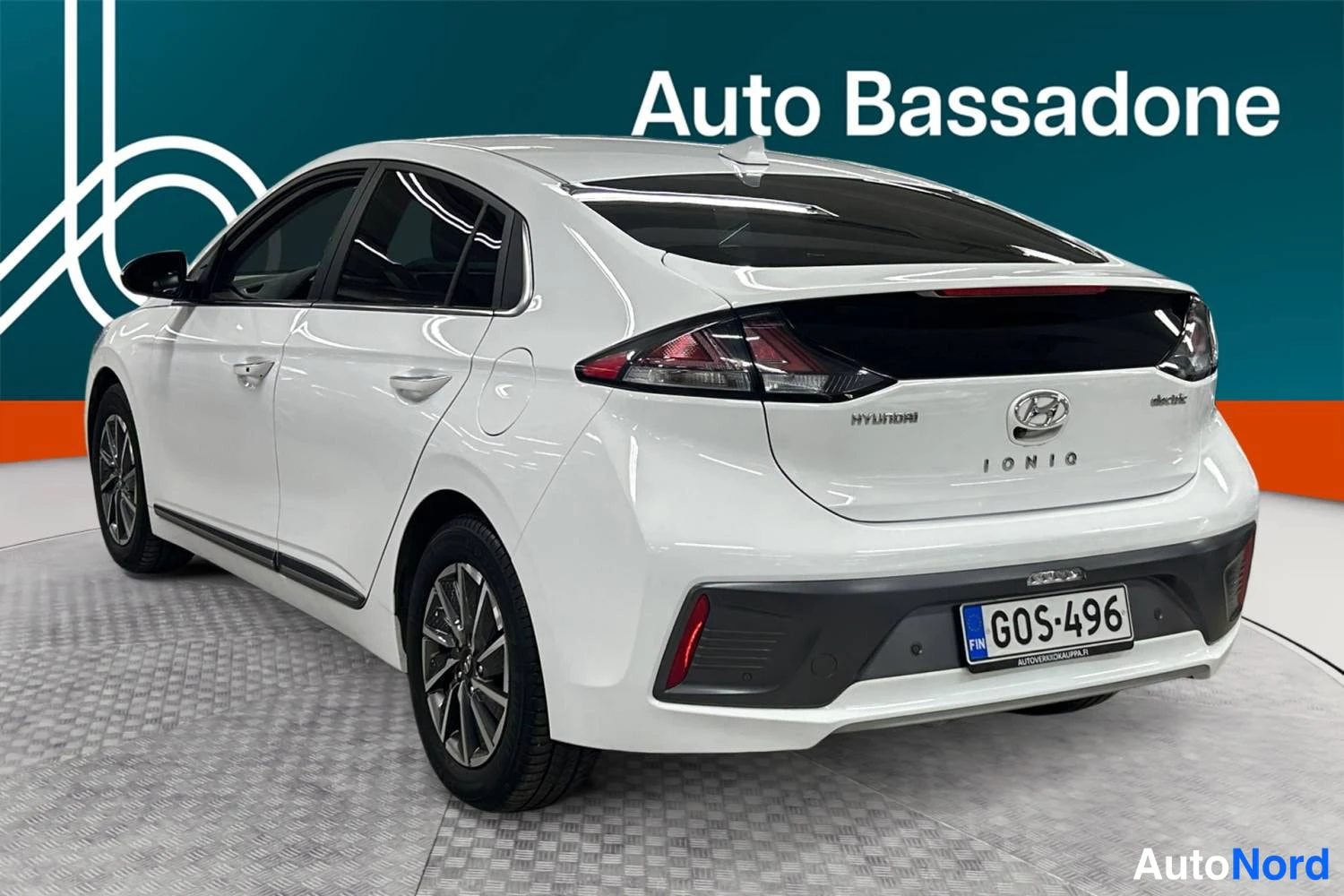 Valkoinen Hyundai Ioniq 2021, takaviisto, kuva 6