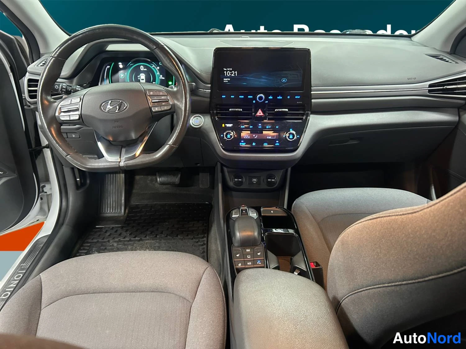 Valkoinen Hyundai Ioniq 2021, ohjaamo, kuva 10