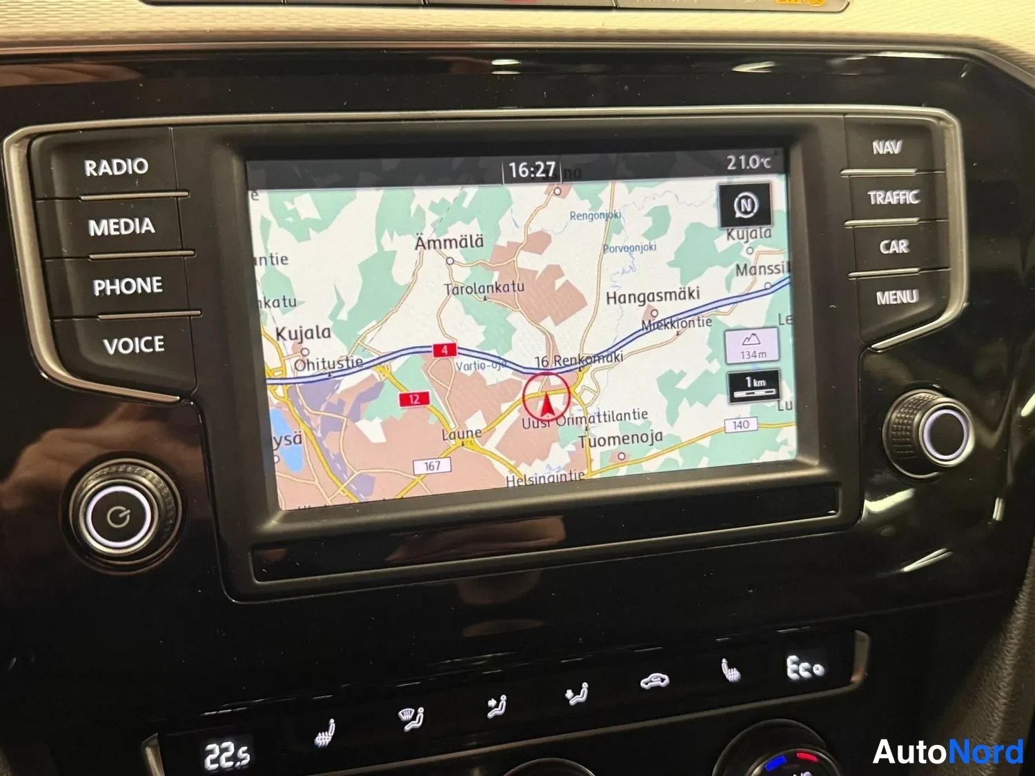 Valkoinen Volkswagen Passat 2016, ohjaamo, kuva 11
