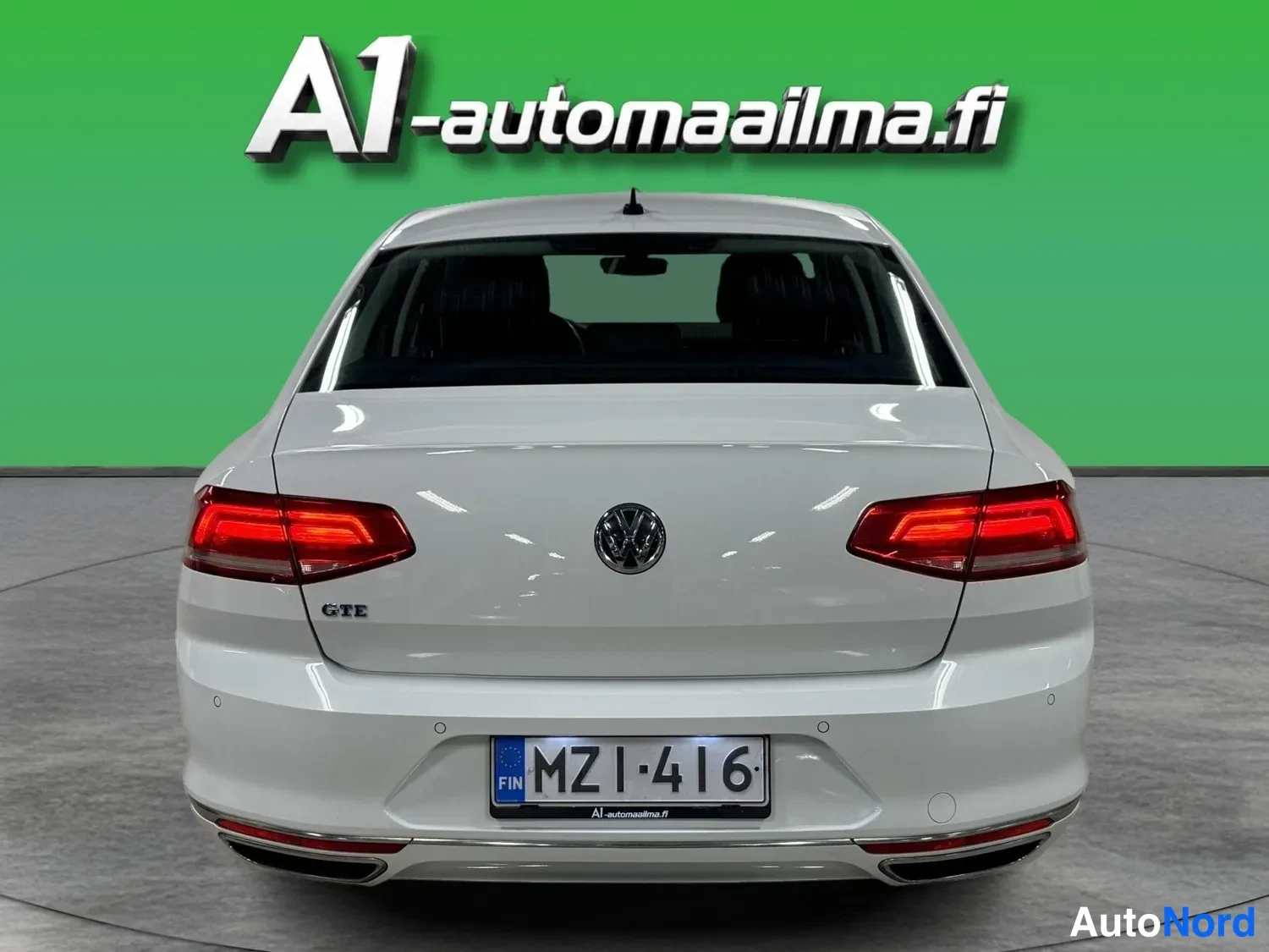 Valkoinen Volkswagen Passat 2016, takaa, kuva 6