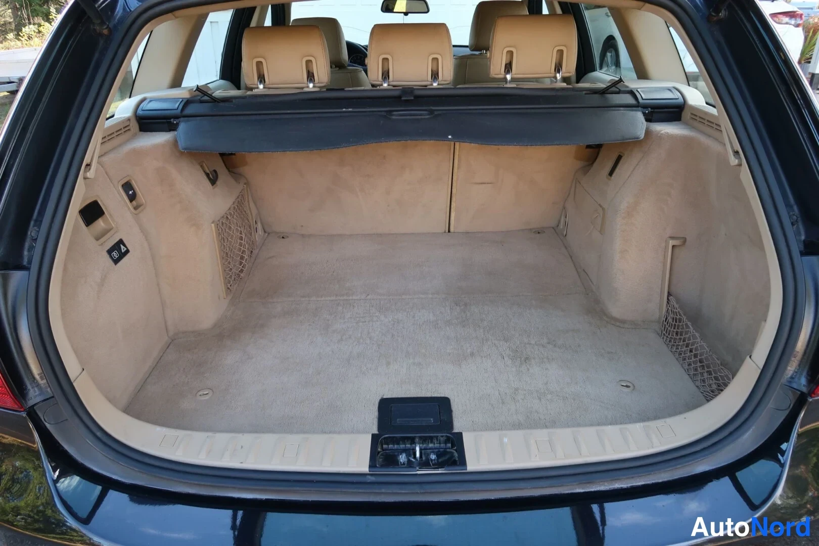 Musta BMW 325i 2005, tavaratila, kuva 24