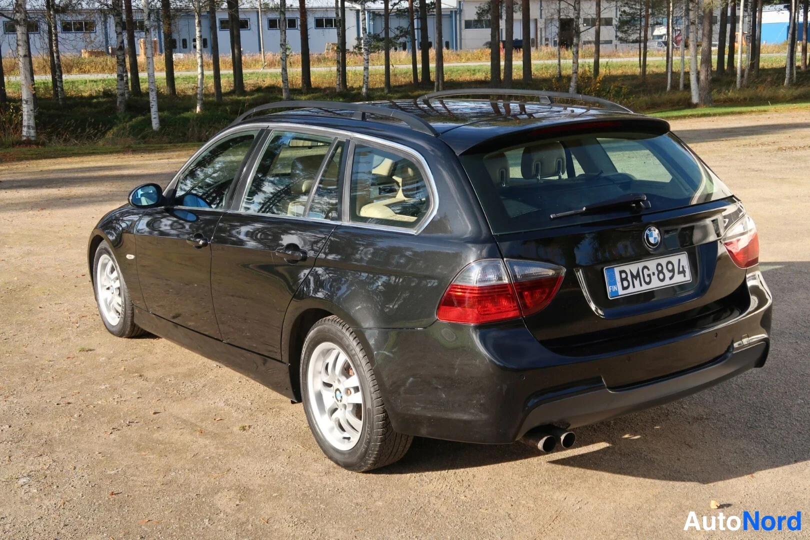 Musta BMW 325i 2005, takaviisto, kuva 13