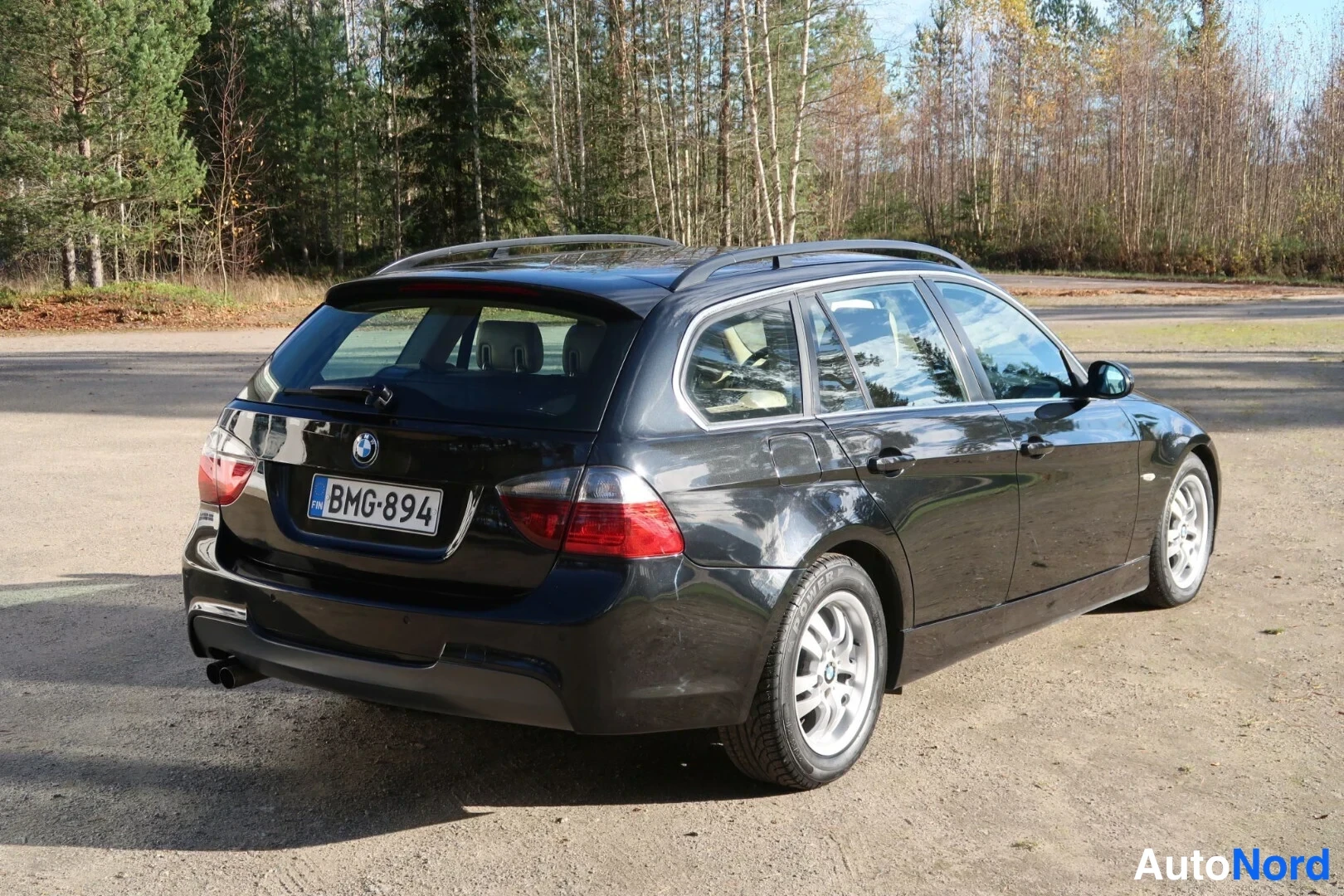Musta BMW 325i 2005, takaviisto, kuva 14