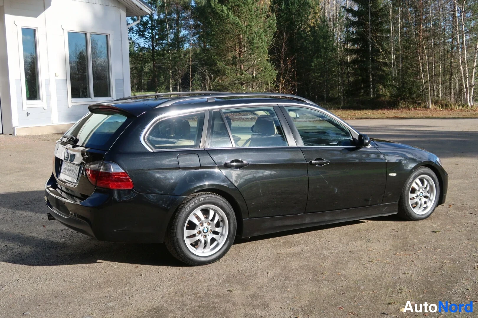 Musta BMW 325i 2005, takaviisto, kuva 15