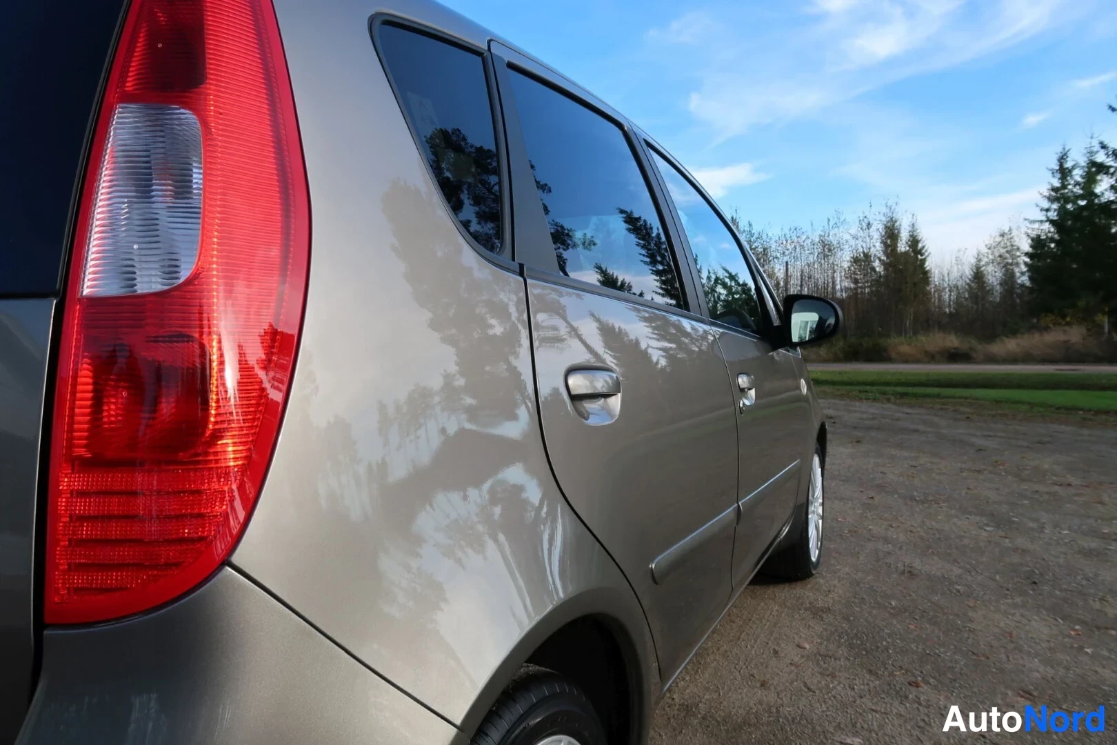 Beige Mitsubishi Colt 2008, takaviisto, kuva 16