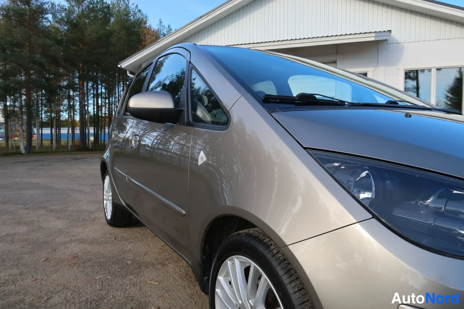 Beige Mitsubishi Colt 2008, etuviisto, keula oikealle, kuva 8