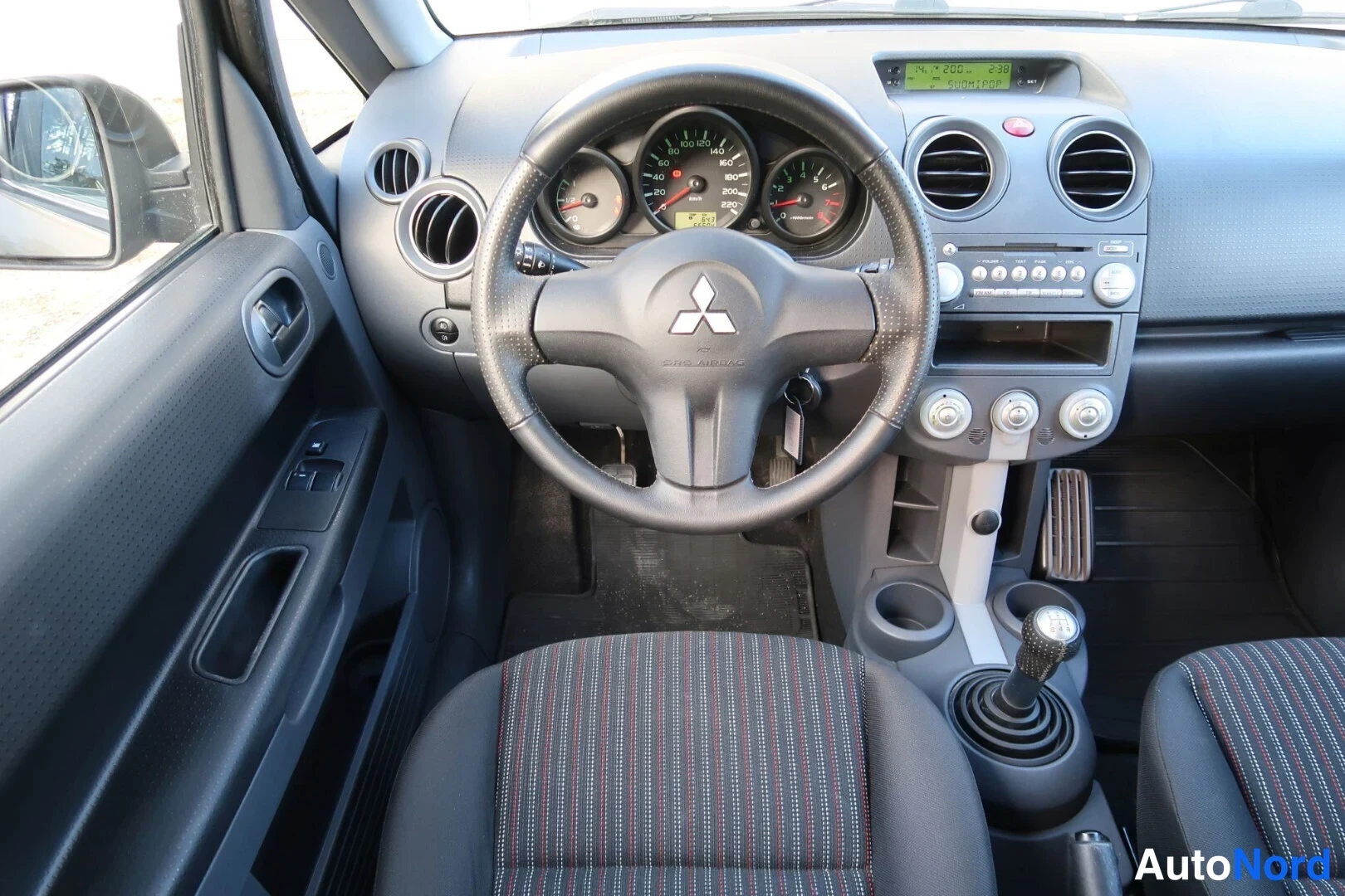 Beige Mitsubishi Colt 2008, ohjaamo, kuva 19