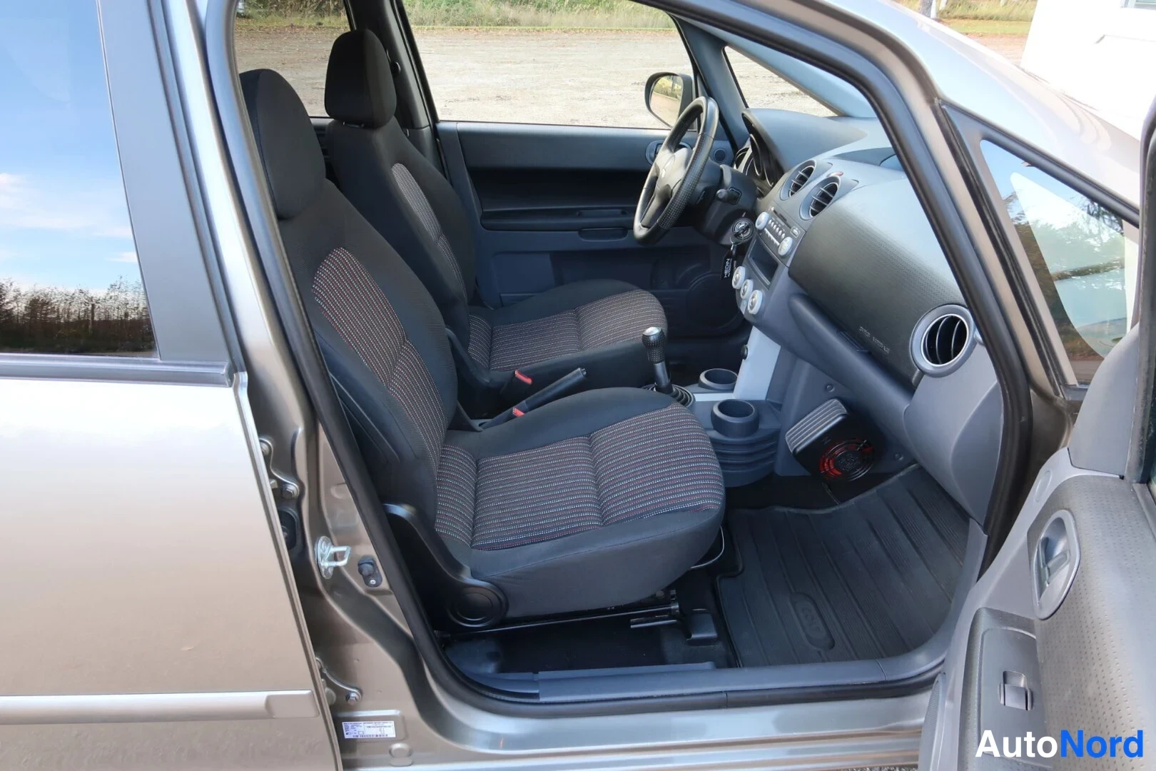 Beige Mitsubishi Colt 2008, ohjaamo, kuva 21