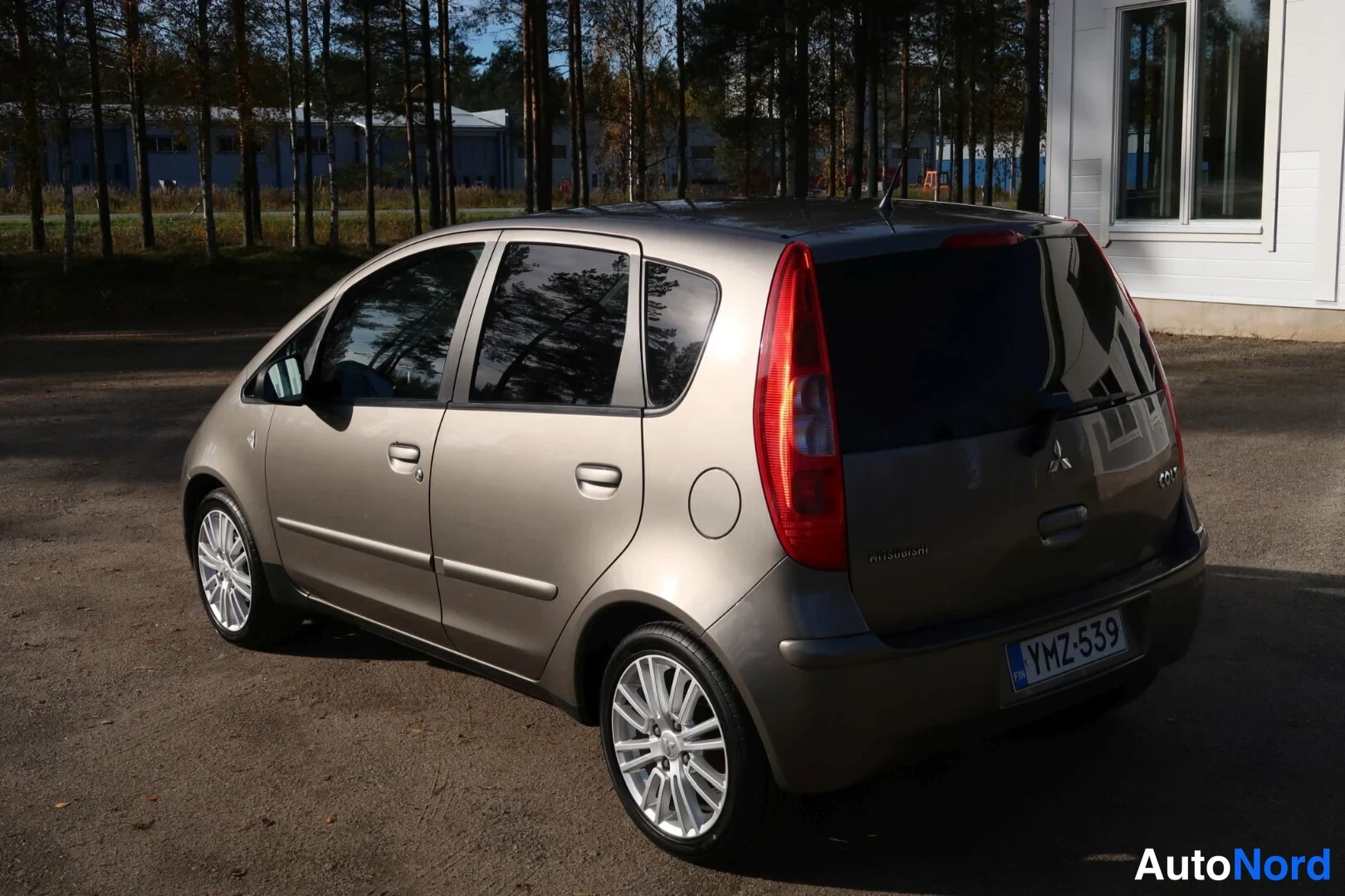Beige Mitsubishi Colt 2008, takaviisto, kuva 12