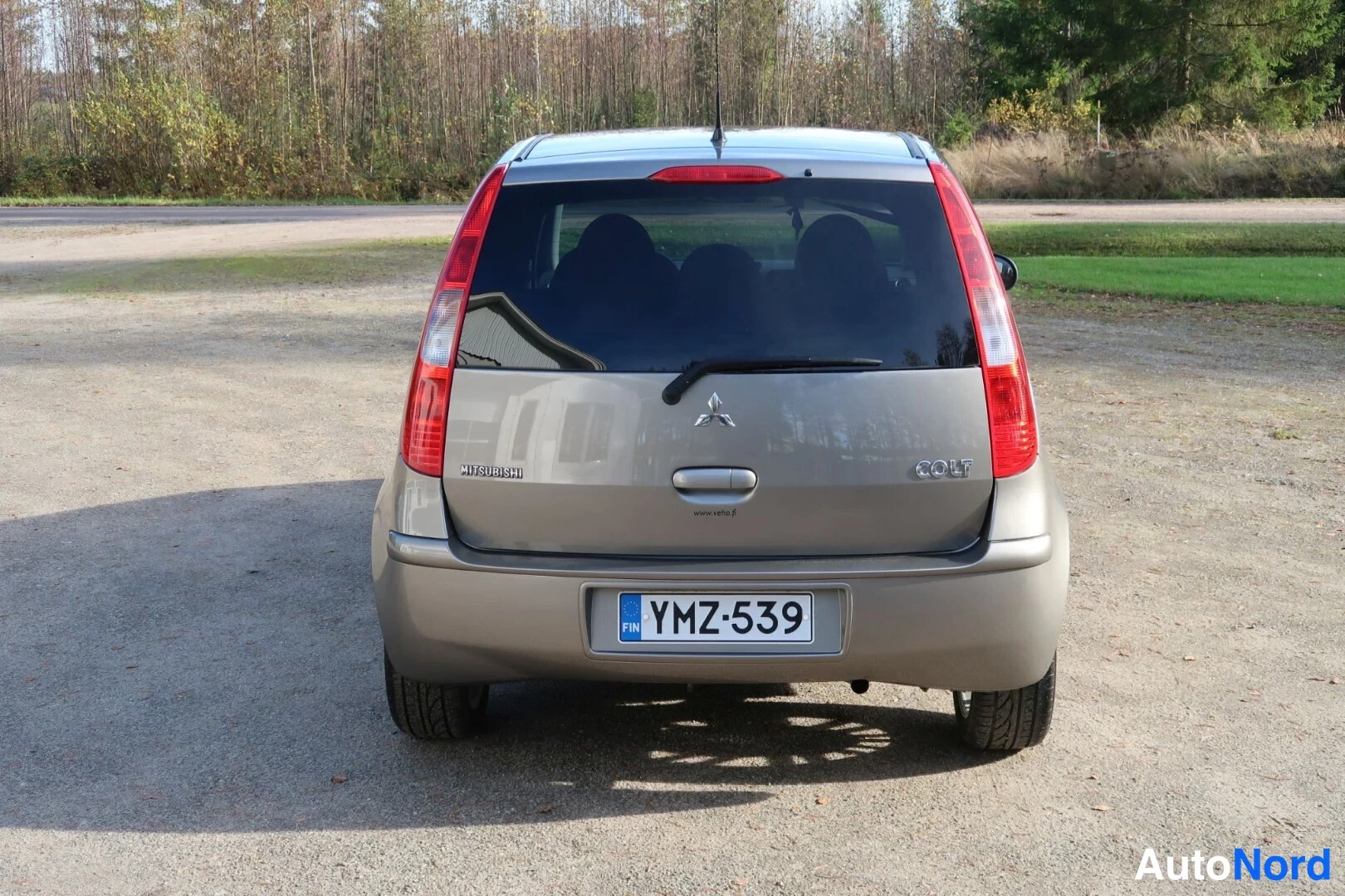 Beige Mitsubishi Colt 2008, takaa, kuva 17