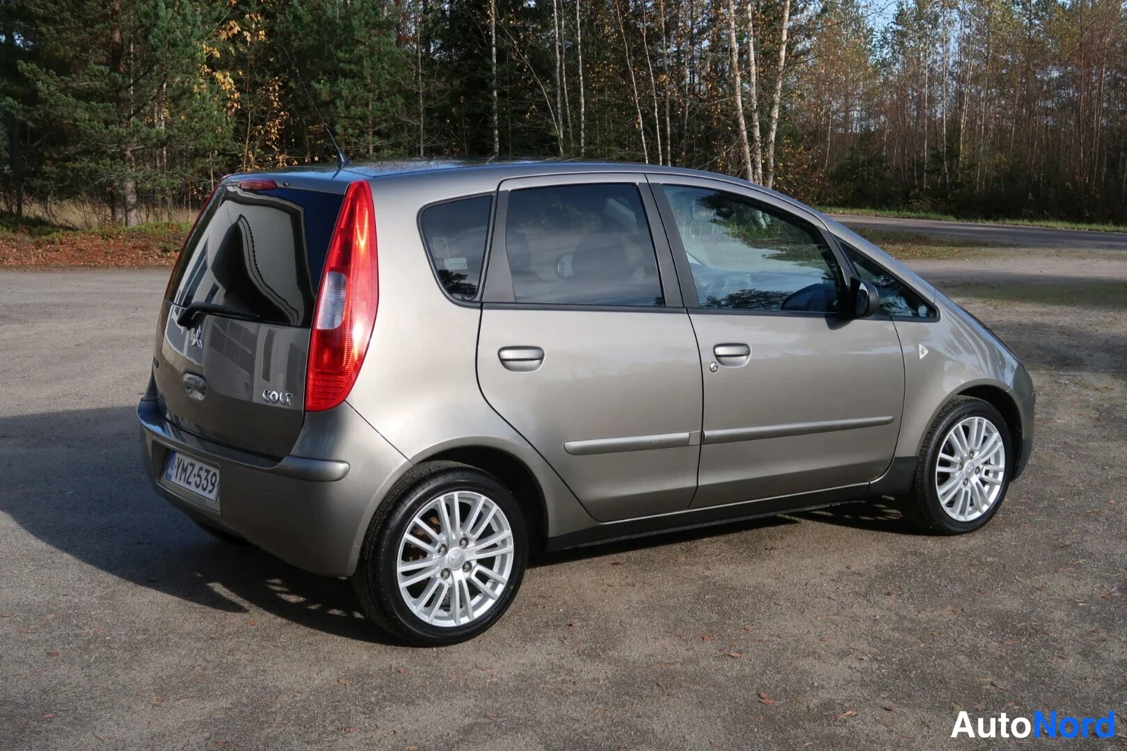 Beige Mitsubishi Colt 2008, takaviisto, kuva 14
