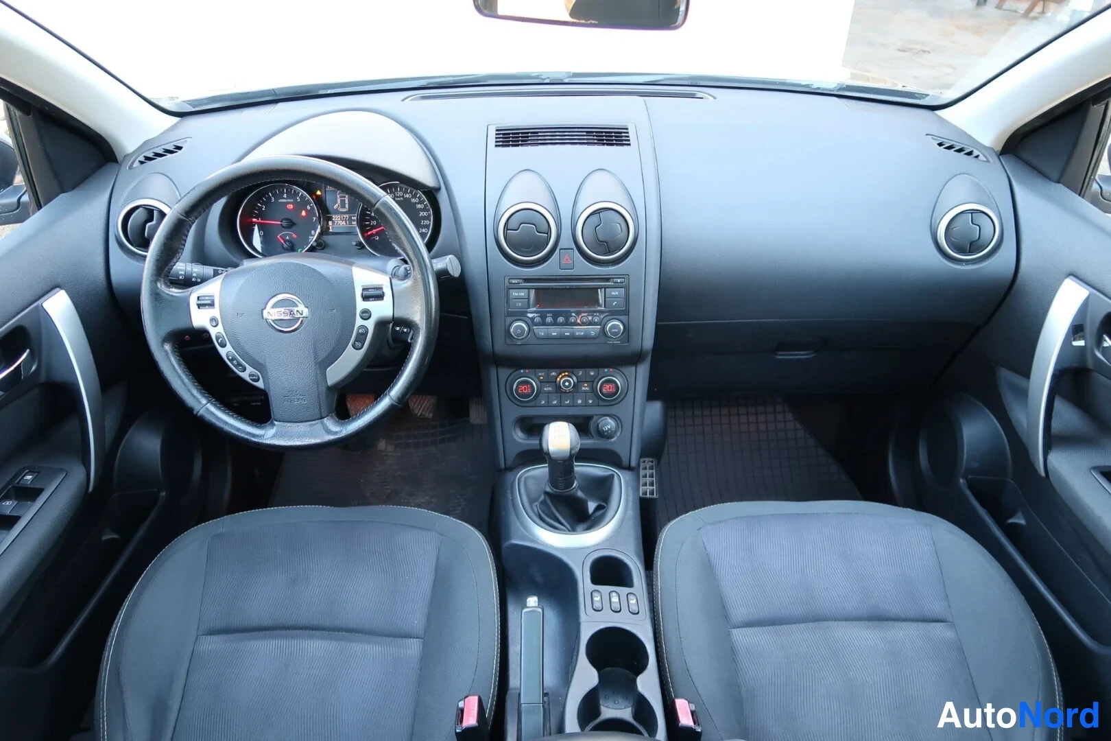 Harmaa Nissan Qashqai+2 2013, ohjaamo, kuva 20