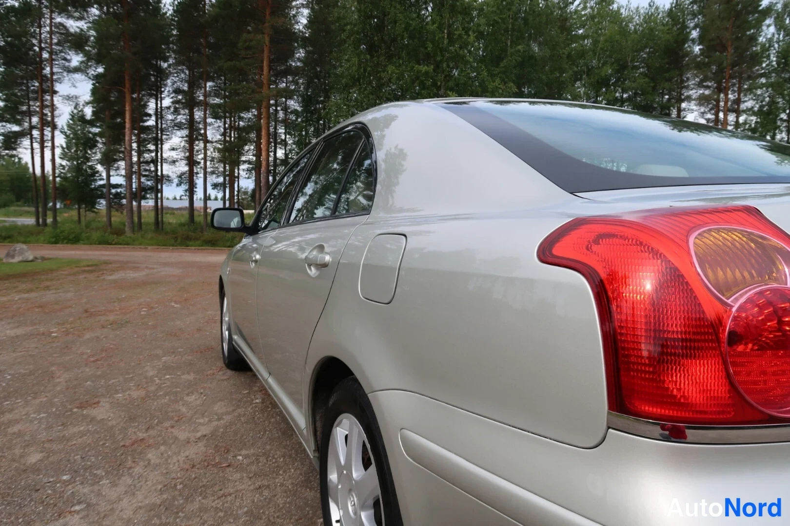 Harmaa Toyota Avensis 2003, takaviisto, kuva 15