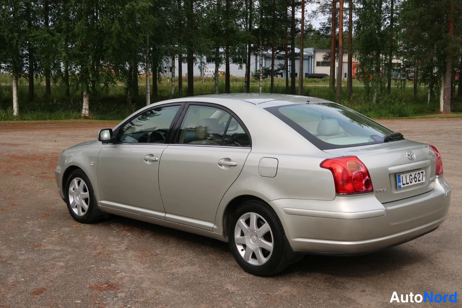 Harmaa Toyota Avensis 2003, takaviisto, kuva 9