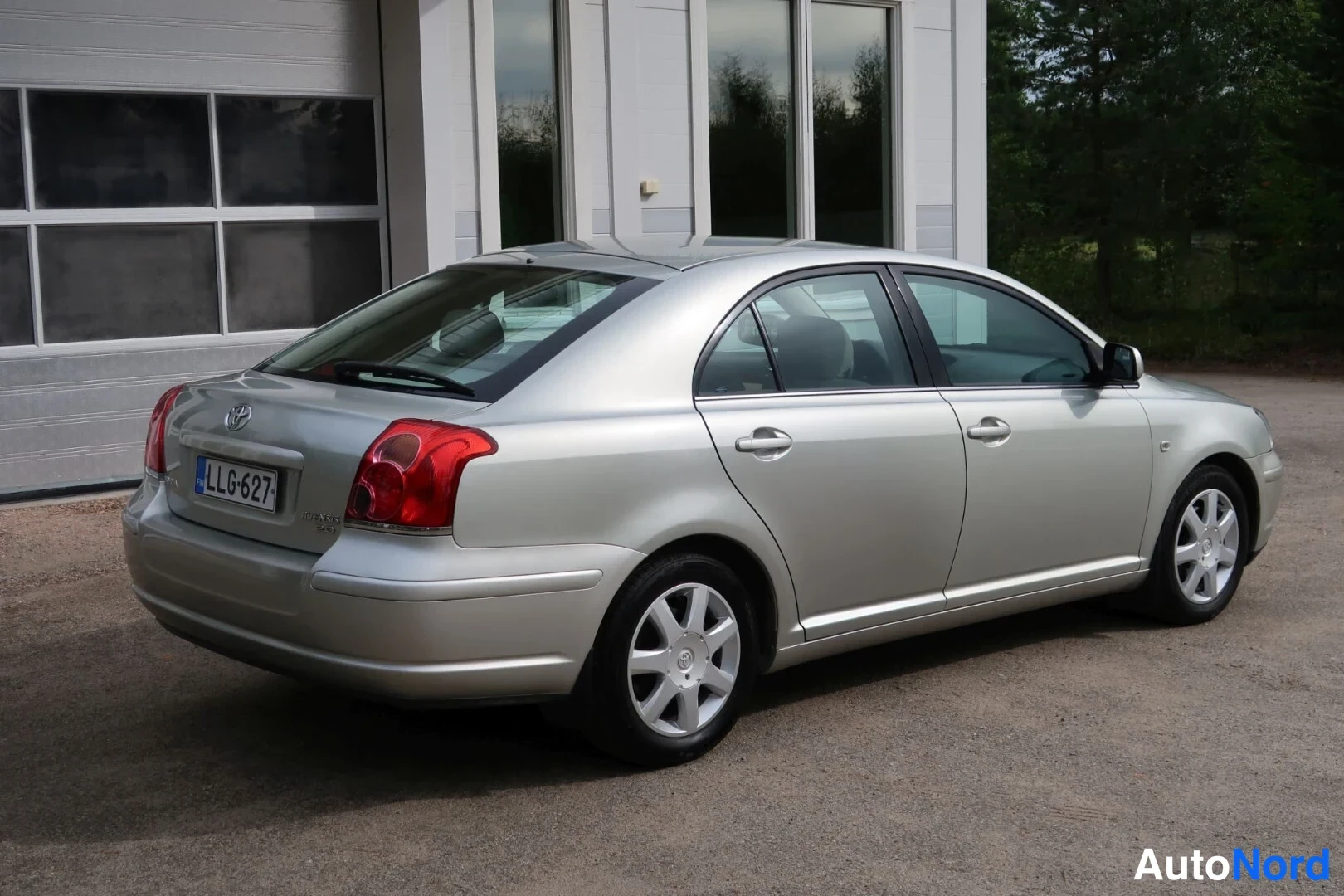 Harmaa Toyota Avensis 2003, takaviisto, kuva 12