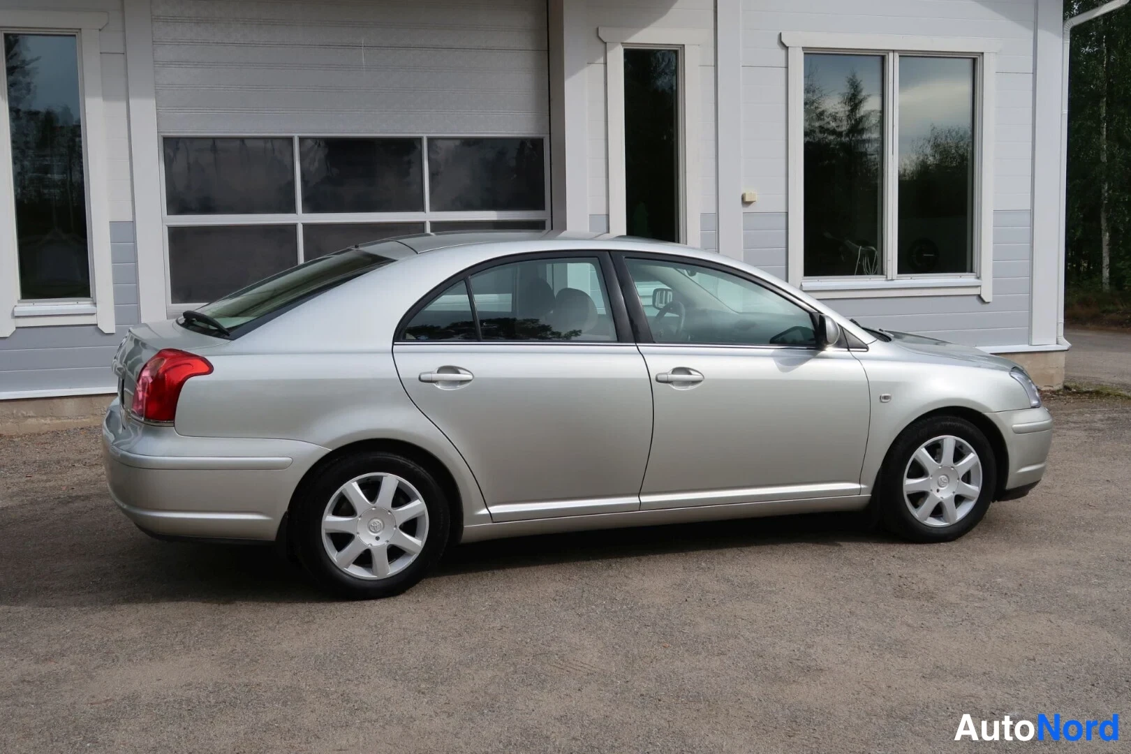 Harmaa Toyota Avensis 2003, takaviisto, kuva 13