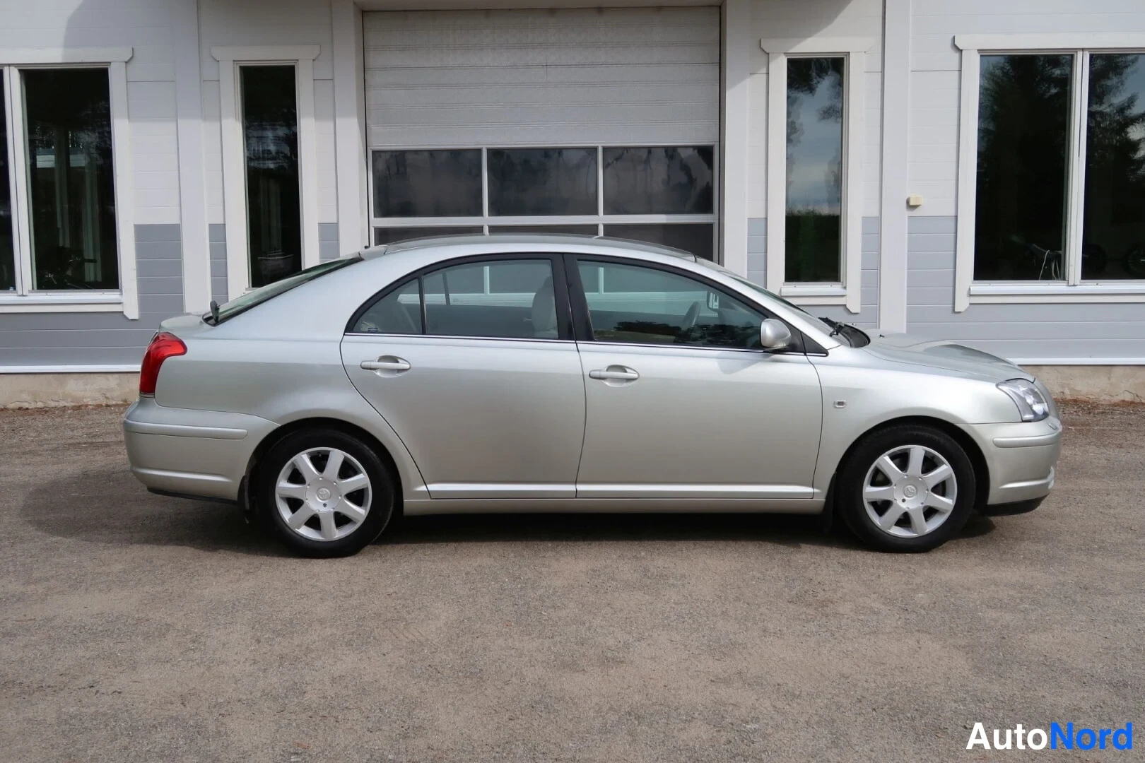 Harmaa Toyota Avensis 2003, takaviisto, kuva 14