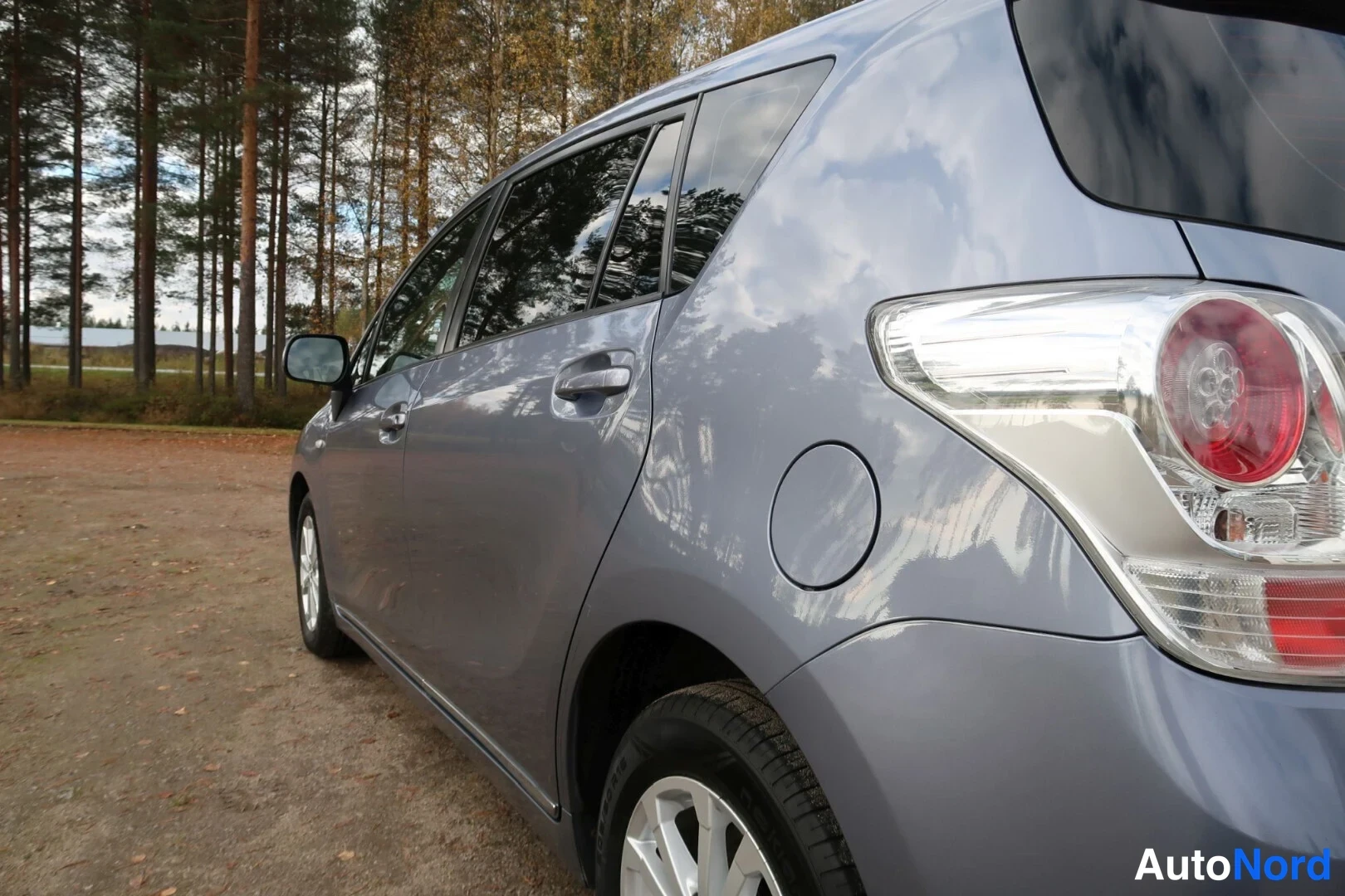Harmaa Toyota Verso 2011, takaviisto, kuva 14