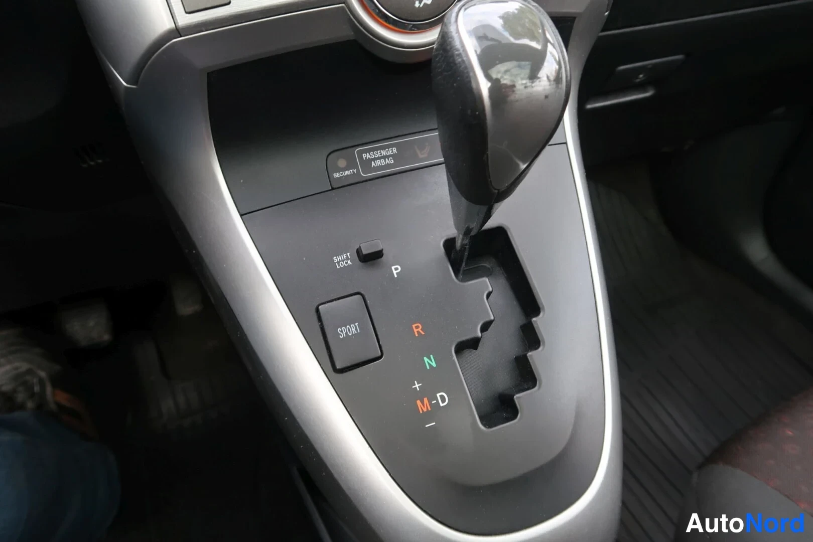 Harmaa Toyota Verso 2011, yksityiskohta, kuva 28