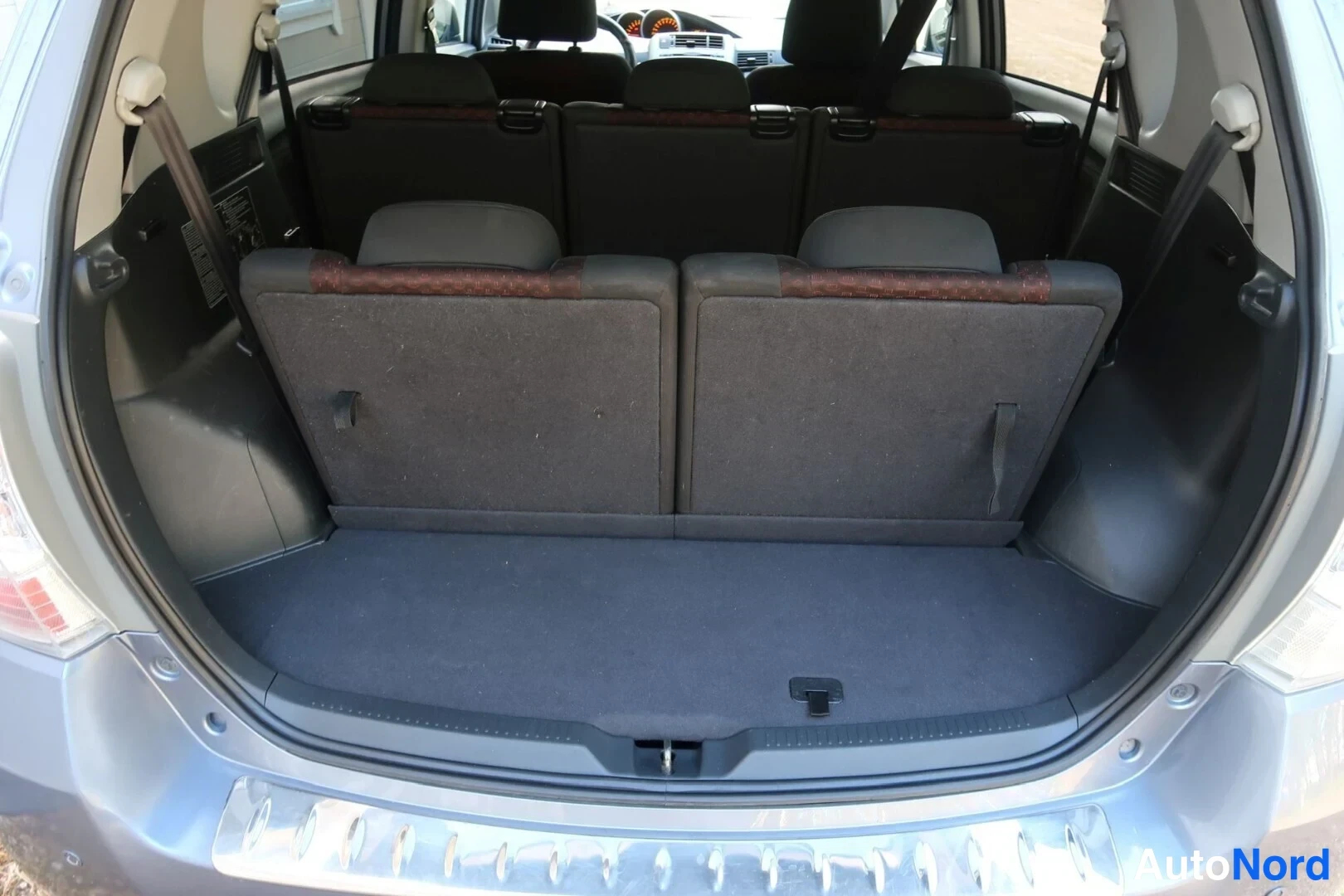 Harmaa Toyota Verso 2011, tavaratila, kuva 24