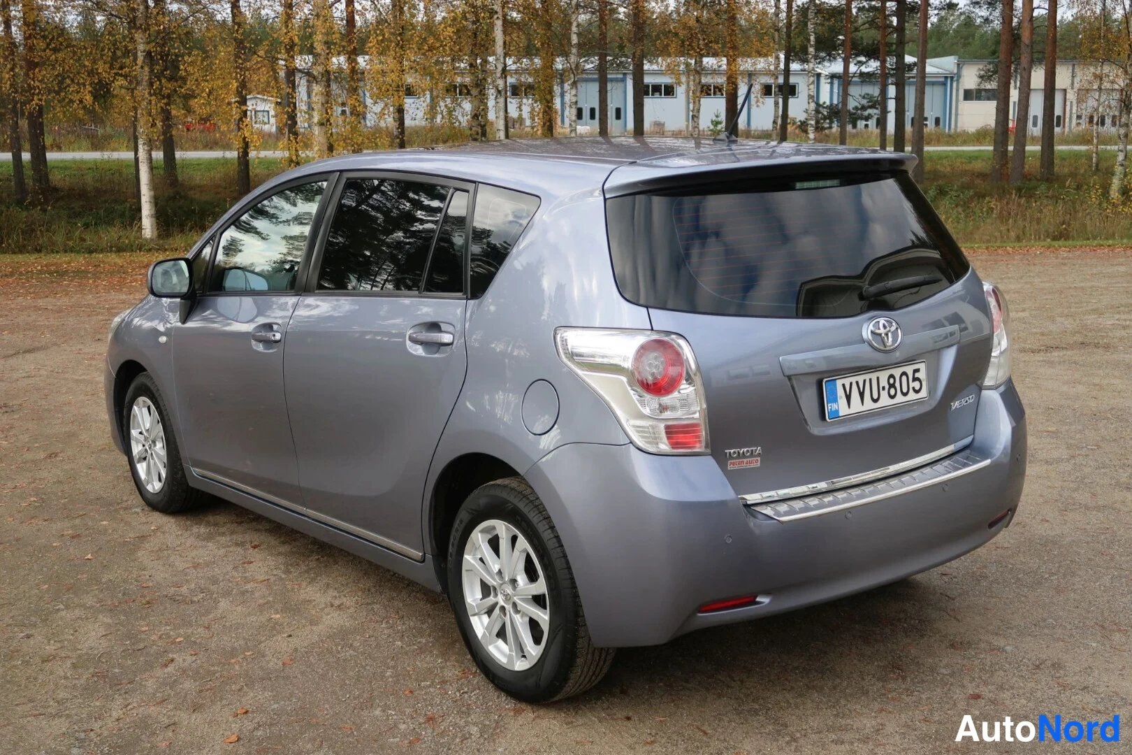 Harmaa Toyota Verso 2011, takaviisto, kuva 10