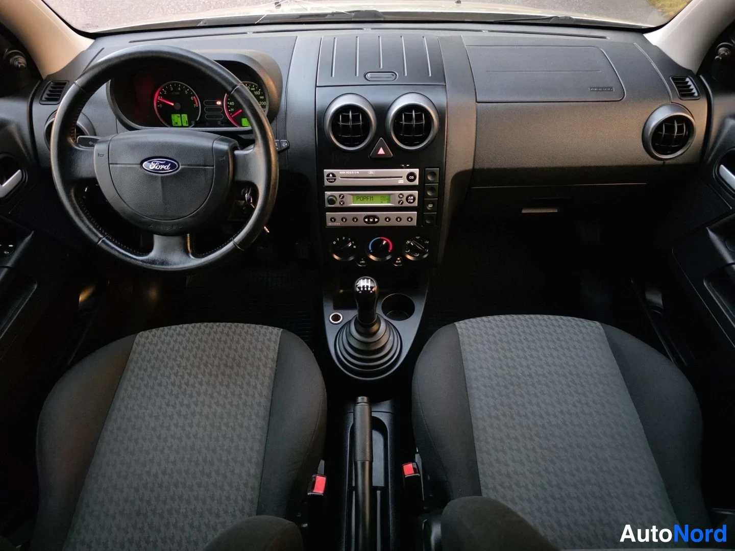 Kupari Ford Fusion 2004, ohjaamo, kuva 12