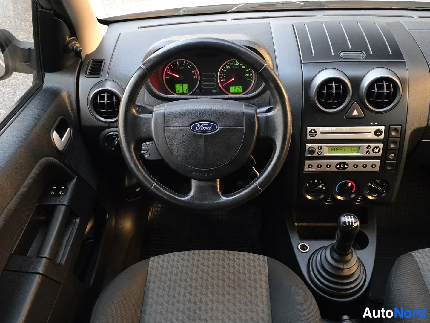 Kupari Ford Fusion 2004, ohjaamo, kuva 10