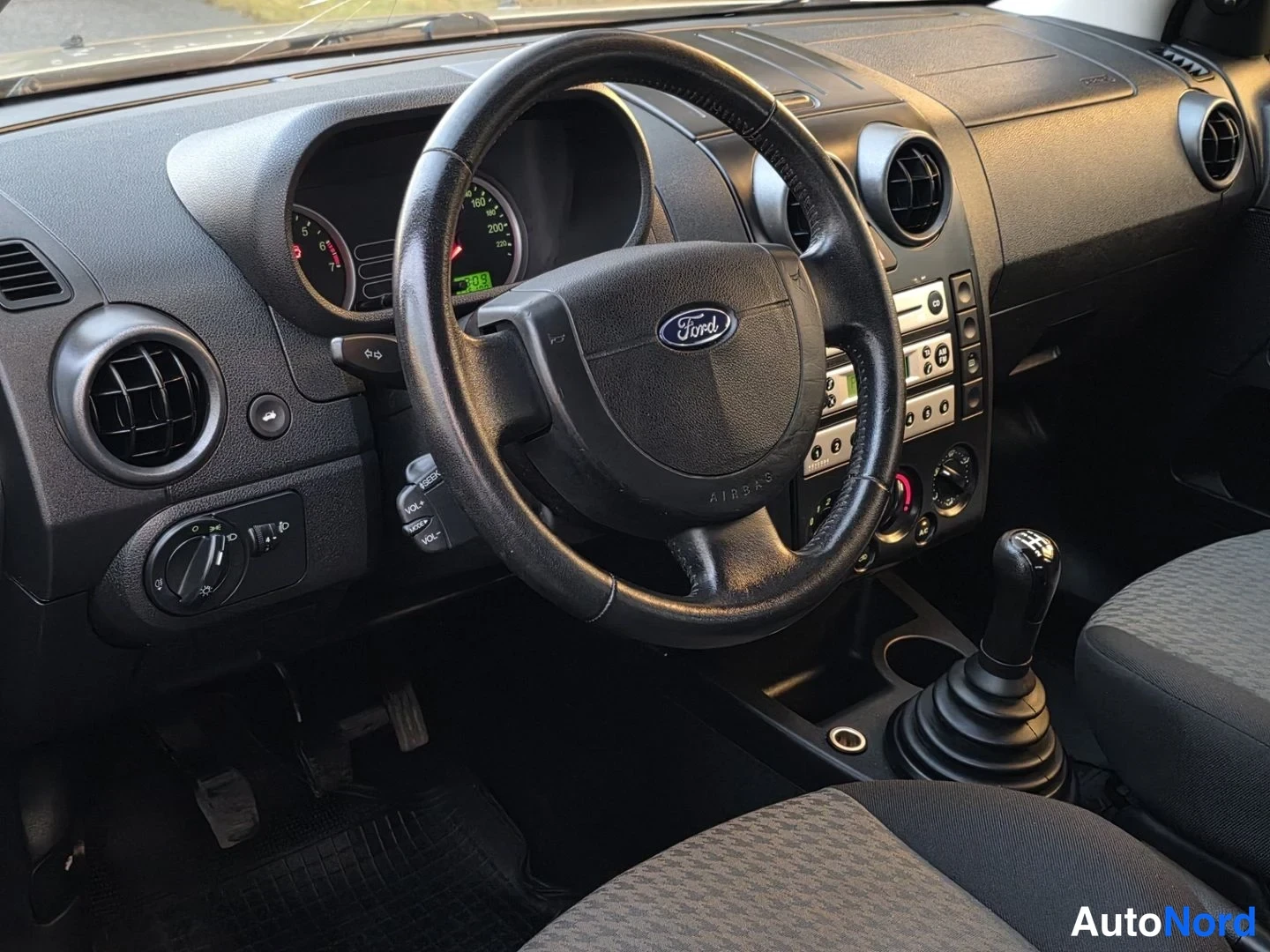 Kupari Ford Fusion 2004, ohjaamo, kuva 11