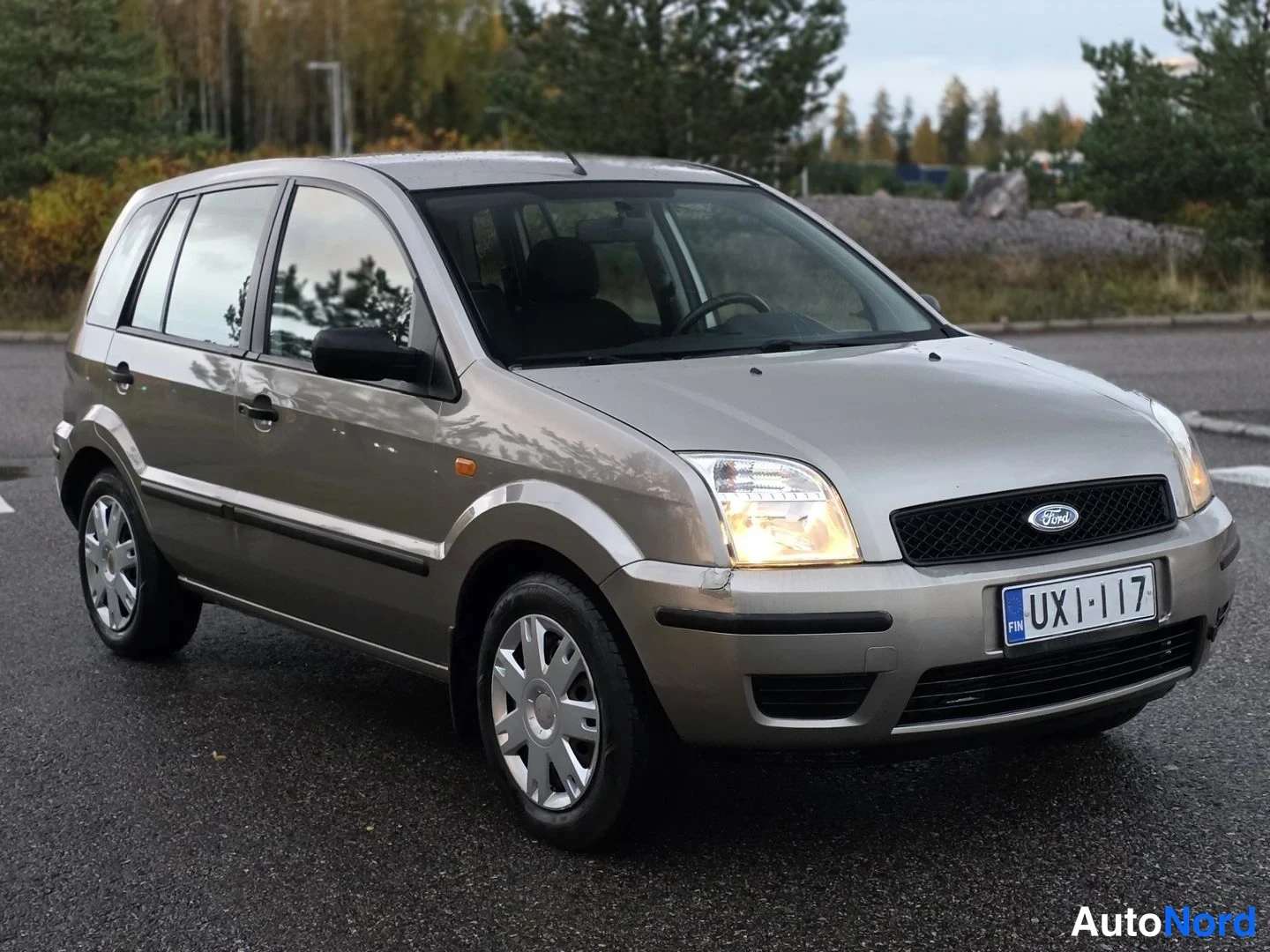 Kupari Ford Fusion 2004, etuviisto, keula oikealle, kuva 2