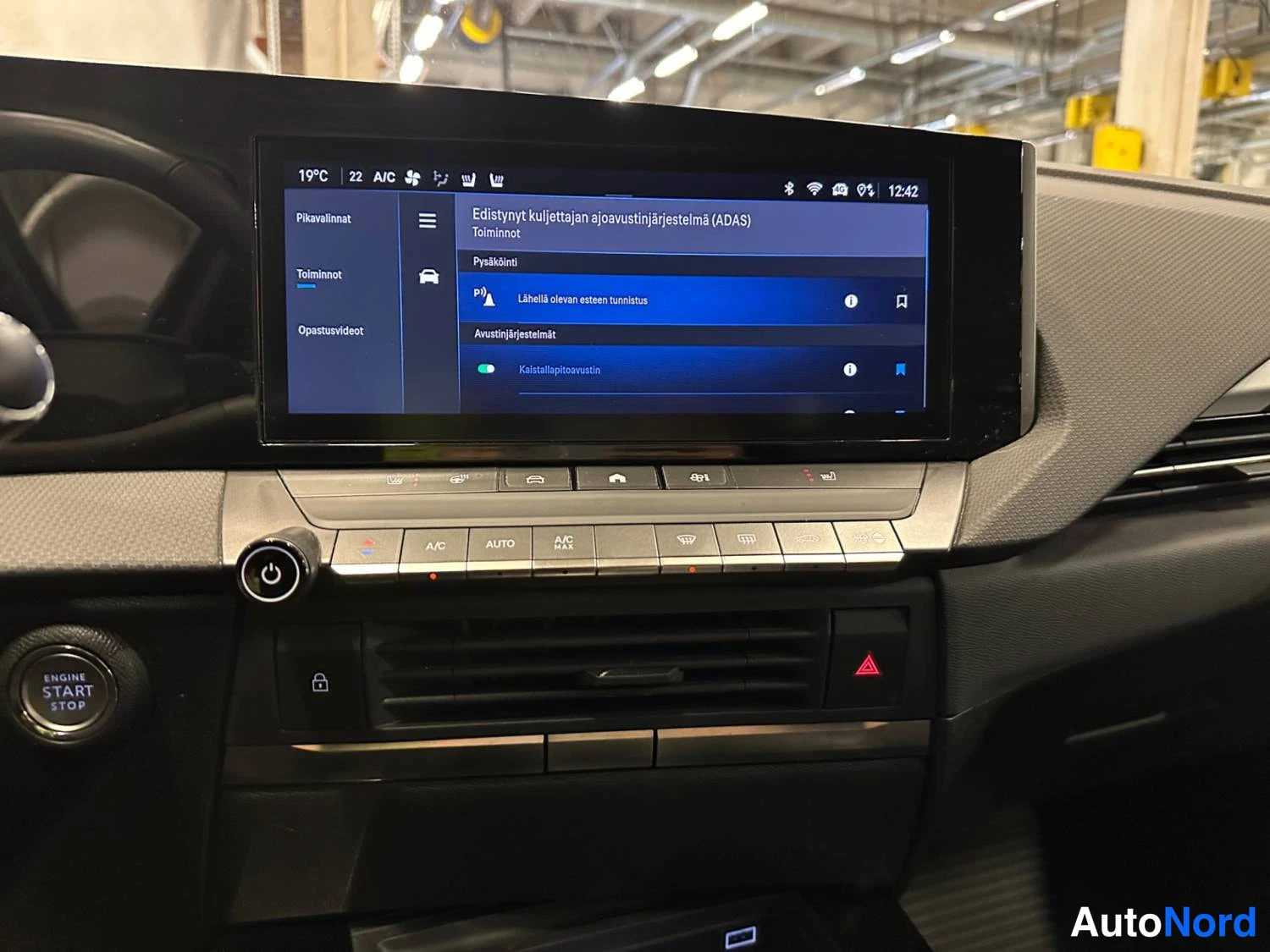 Harmaa Opel Astra Sports Tourer 2024, yksityiskohta, kuva 24