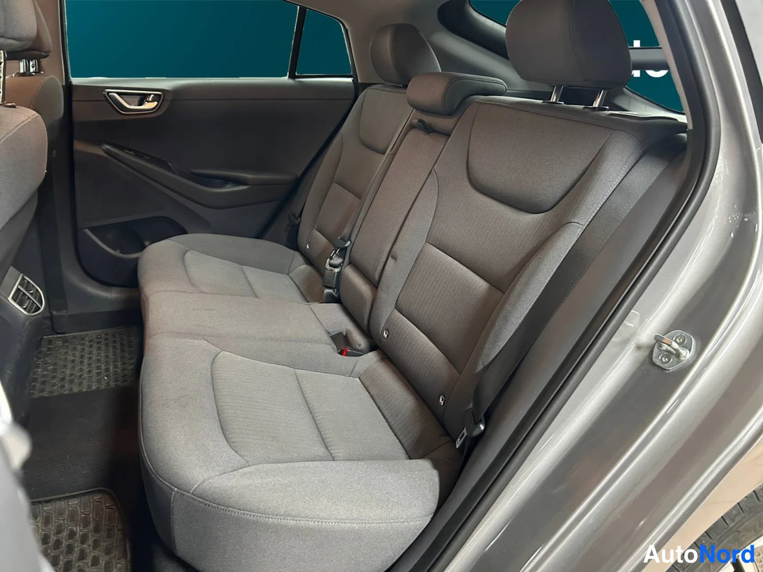 Harmaa Hyundai Ioniq 2021, takaistuimet, kuva 12