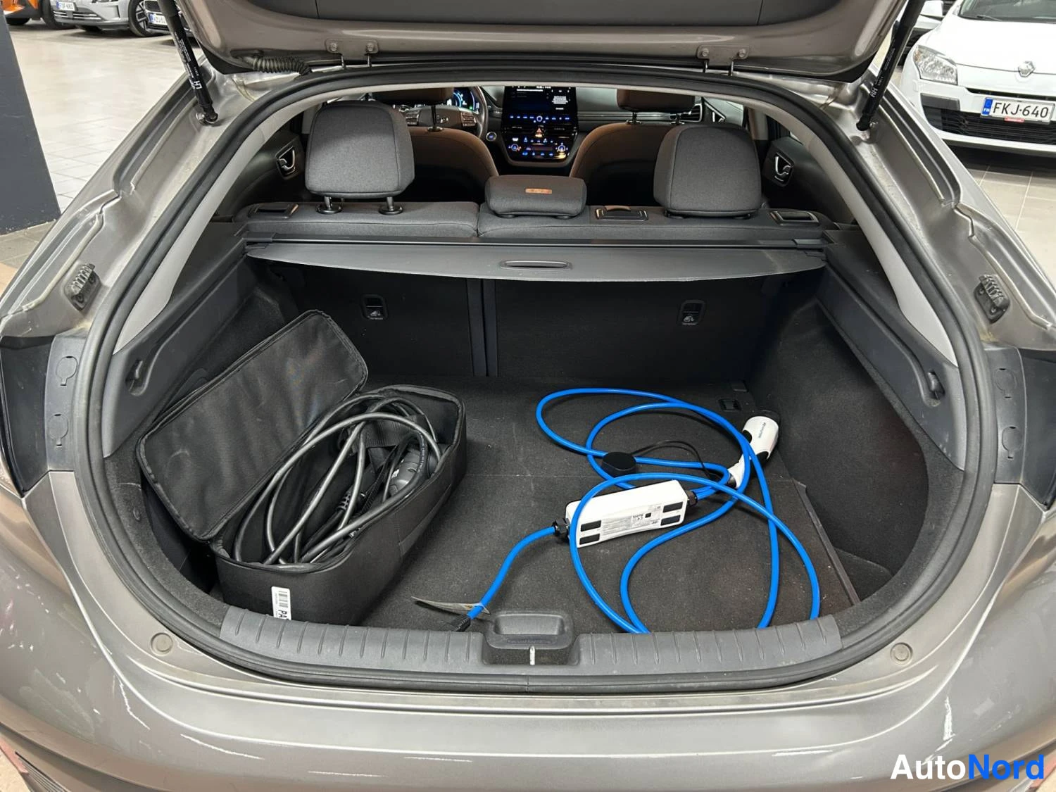 Harmaa Hyundai Ioniq 2021, tavaratila, kuva 13