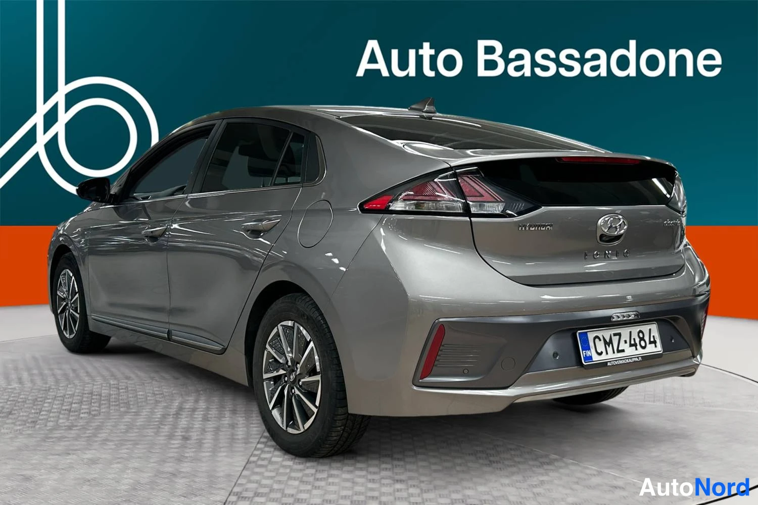 Harmaa Hyundai Ioniq 2021, takaviisto, kuva 7
