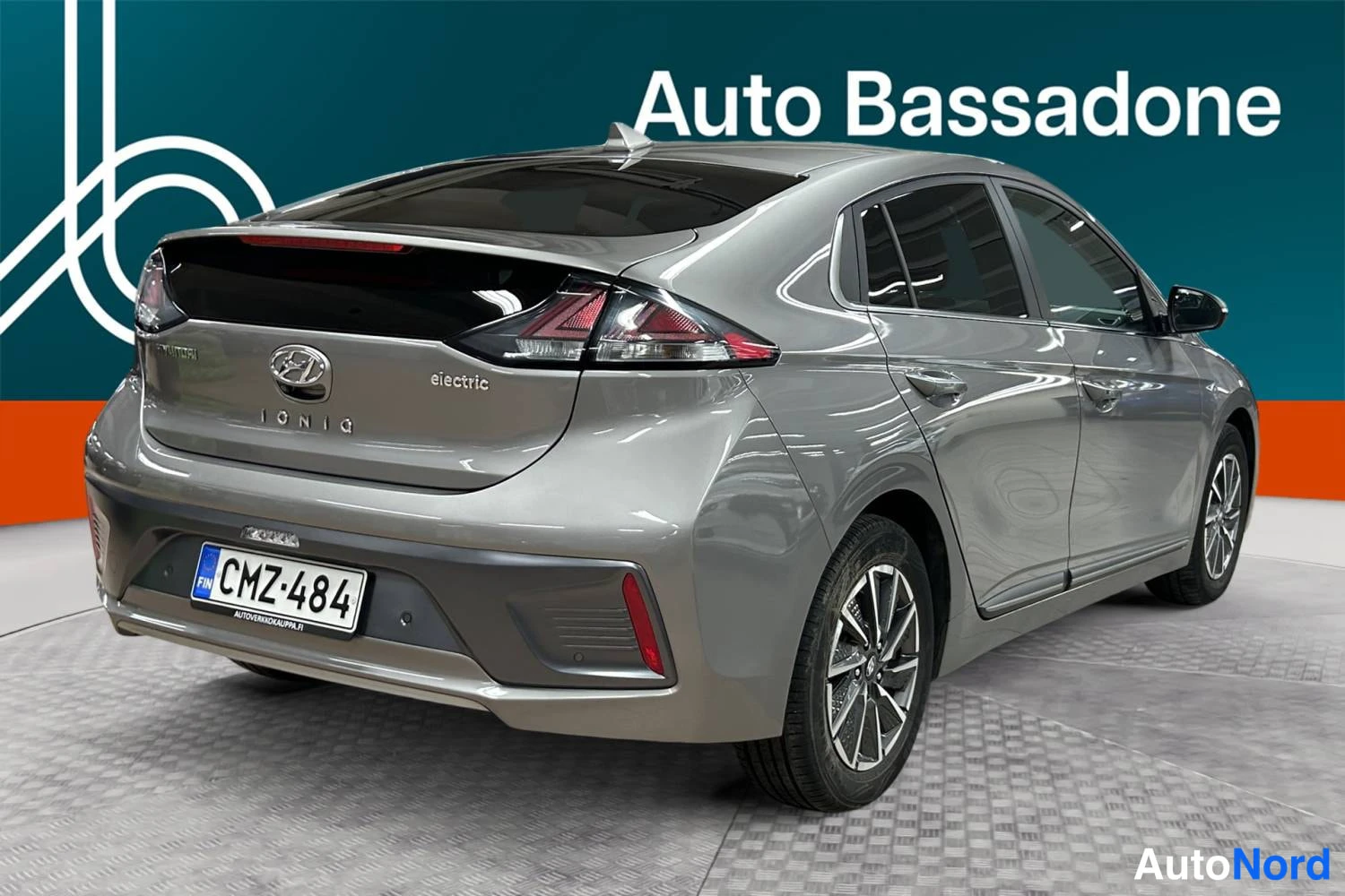 Harmaa Hyundai Ioniq 2021, takaviisto, kuva 6