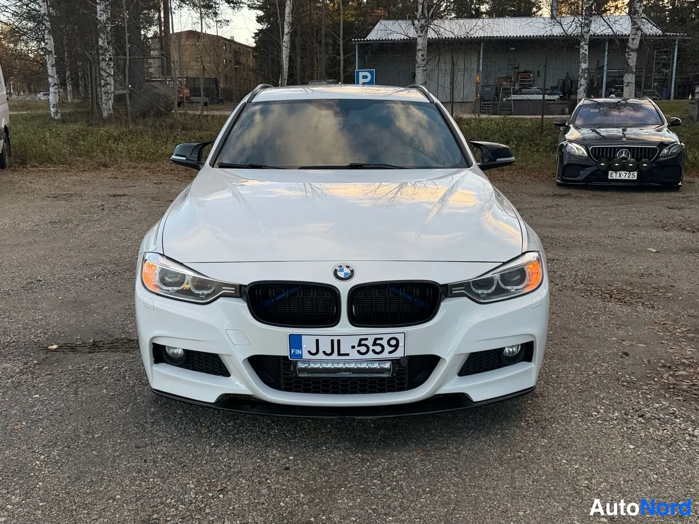 Valkoinen BMW 318d 2014, edestä, kuva 3