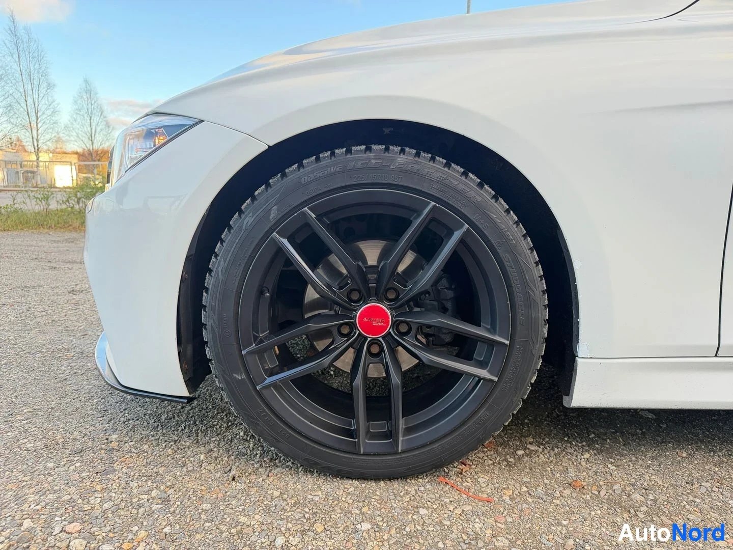Valkoinen BMW 318d 2014, yksityiskohta, kuva 21