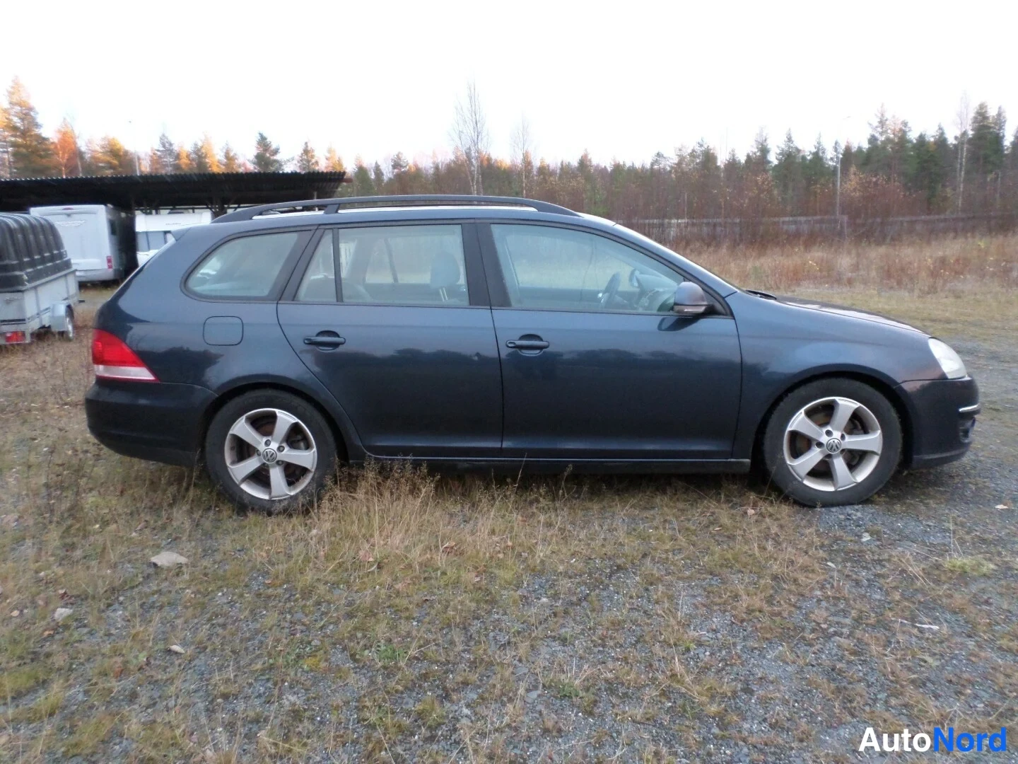 Sininen Volkswagen Golf Variant 2008, sivulta, kuva 4