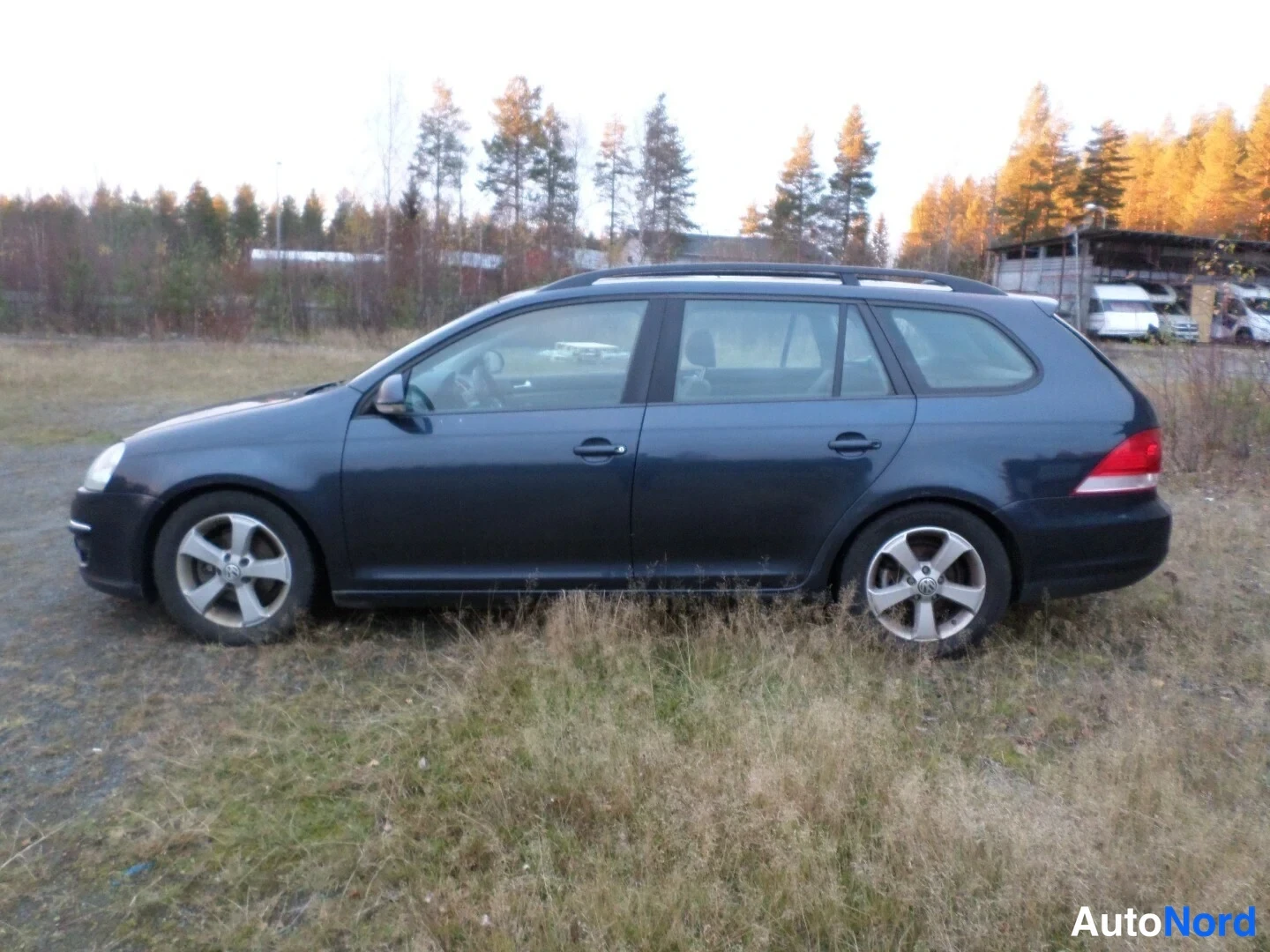 Sininen Volkswagen Golf Variant 2008, takaviisto, kuva 6
