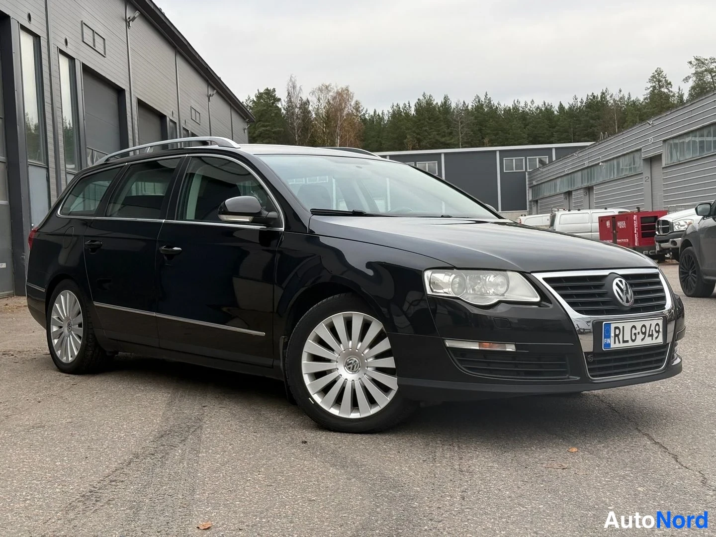 Musta Volkswagen Passat Variant 2007, etuviisto, keula oikealle, kuva 2