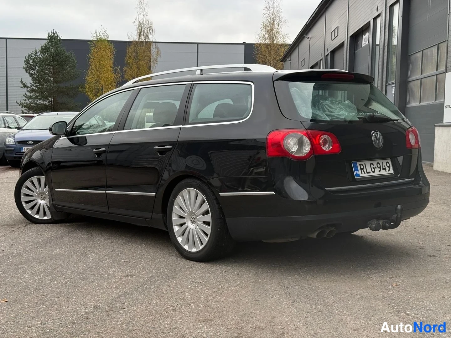 Musta Volkswagen Passat Variant 2007, takaviisto, kuva 3