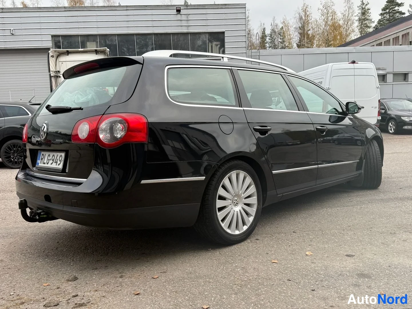 Musta Volkswagen Passat Variant 2007, takaviisto, kuva 4