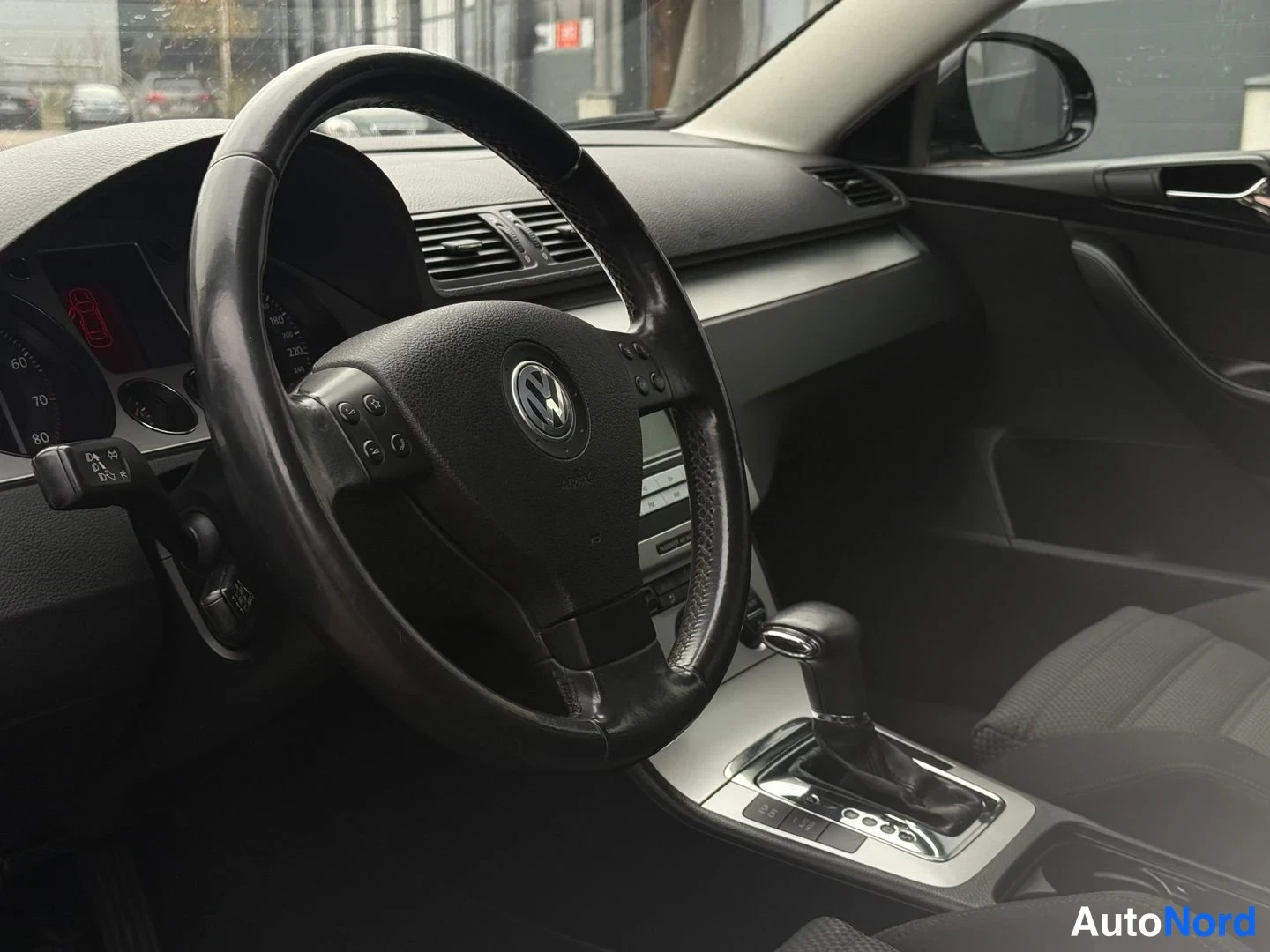 Musta Volkswagen Passat Variant 2007, ohjaamo, kuva 7