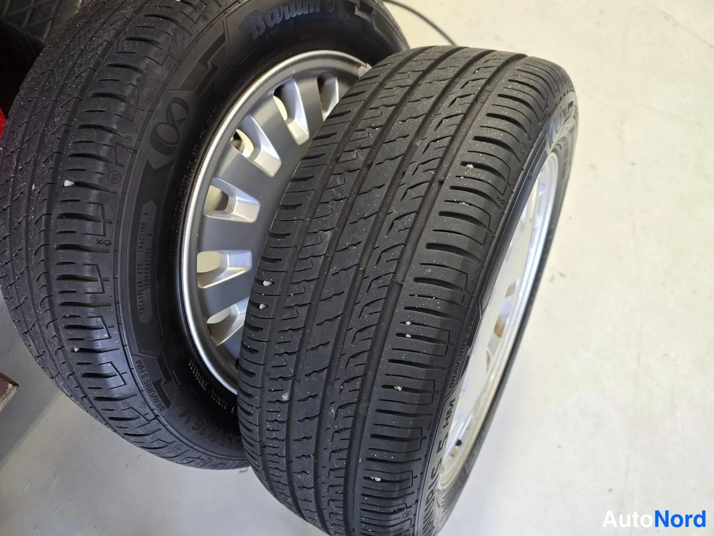 Blå Volvo V70 2001, detalj, bild 11